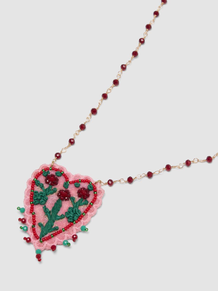 Collana rosa con ciondolo a cuore ricamato_1
