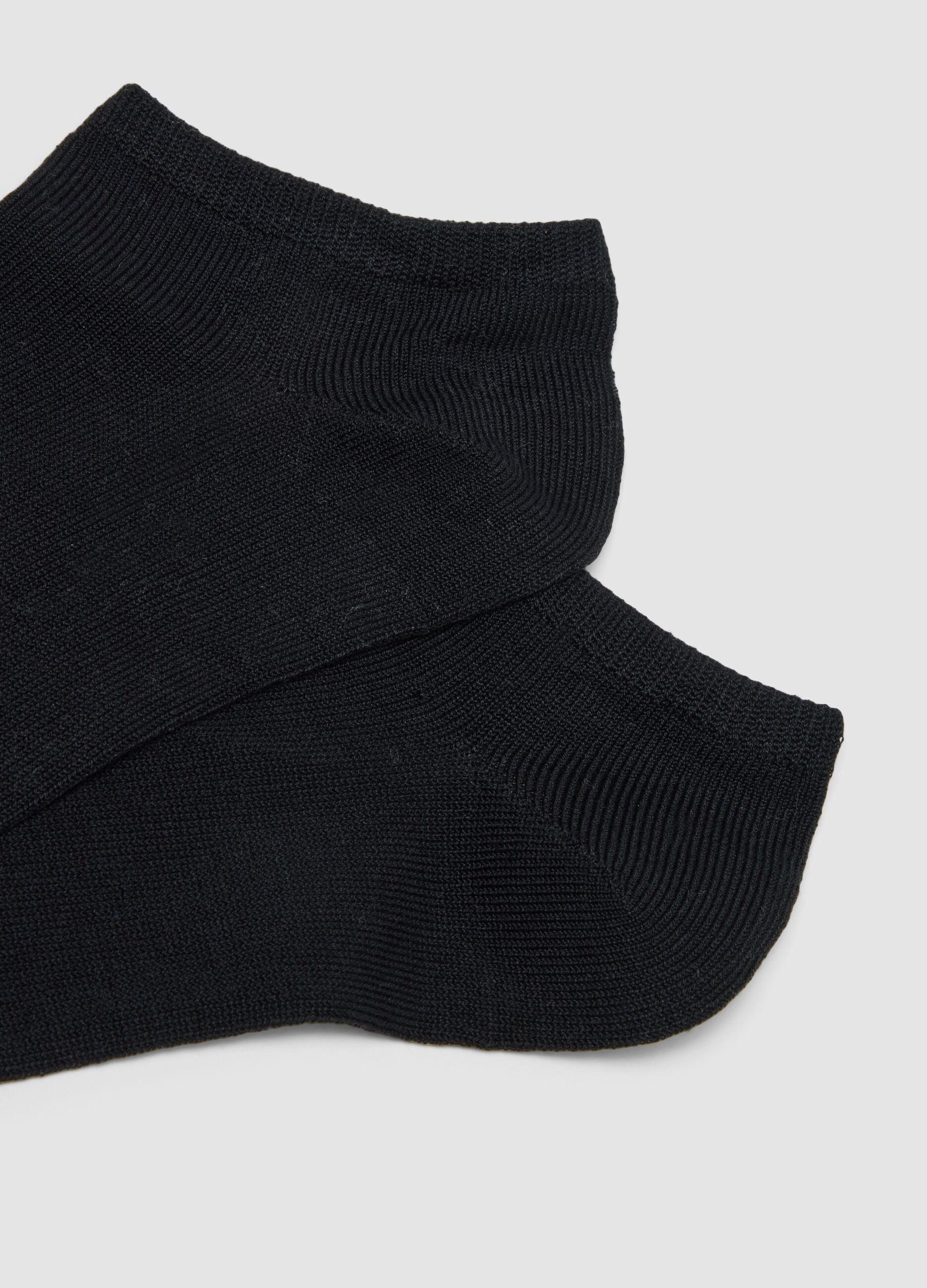 3-pack of black ankle sports socks in stretch organic cotton