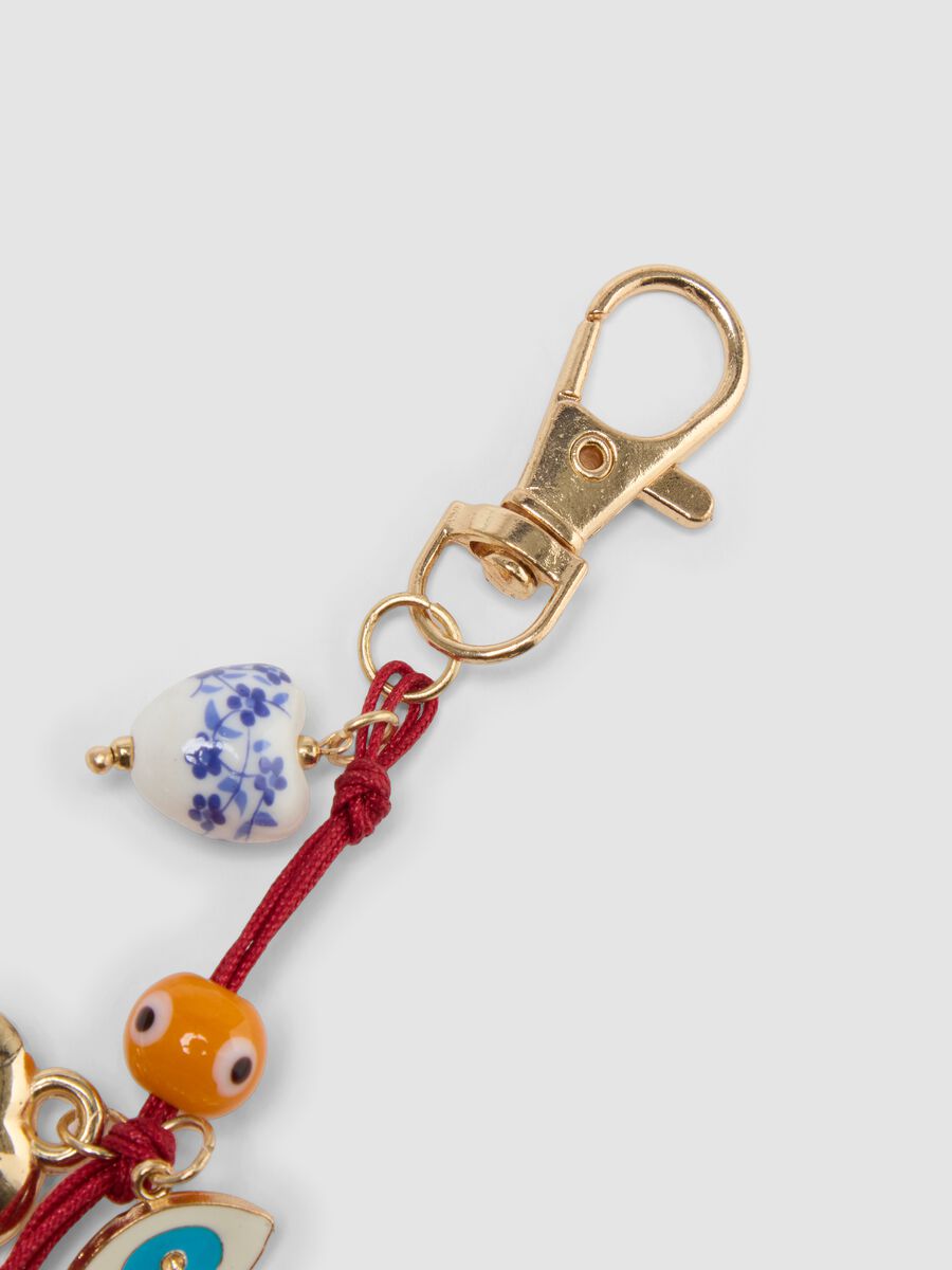 Ciondolo portachiavi multicolor con charms decorativi_2