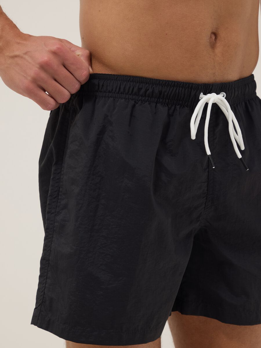 Black regular-fit swim shorts with drawstring_3