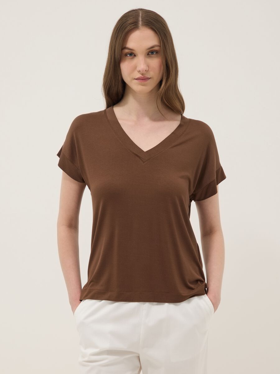 Brown stretch viscose V-neck T-shirt_1