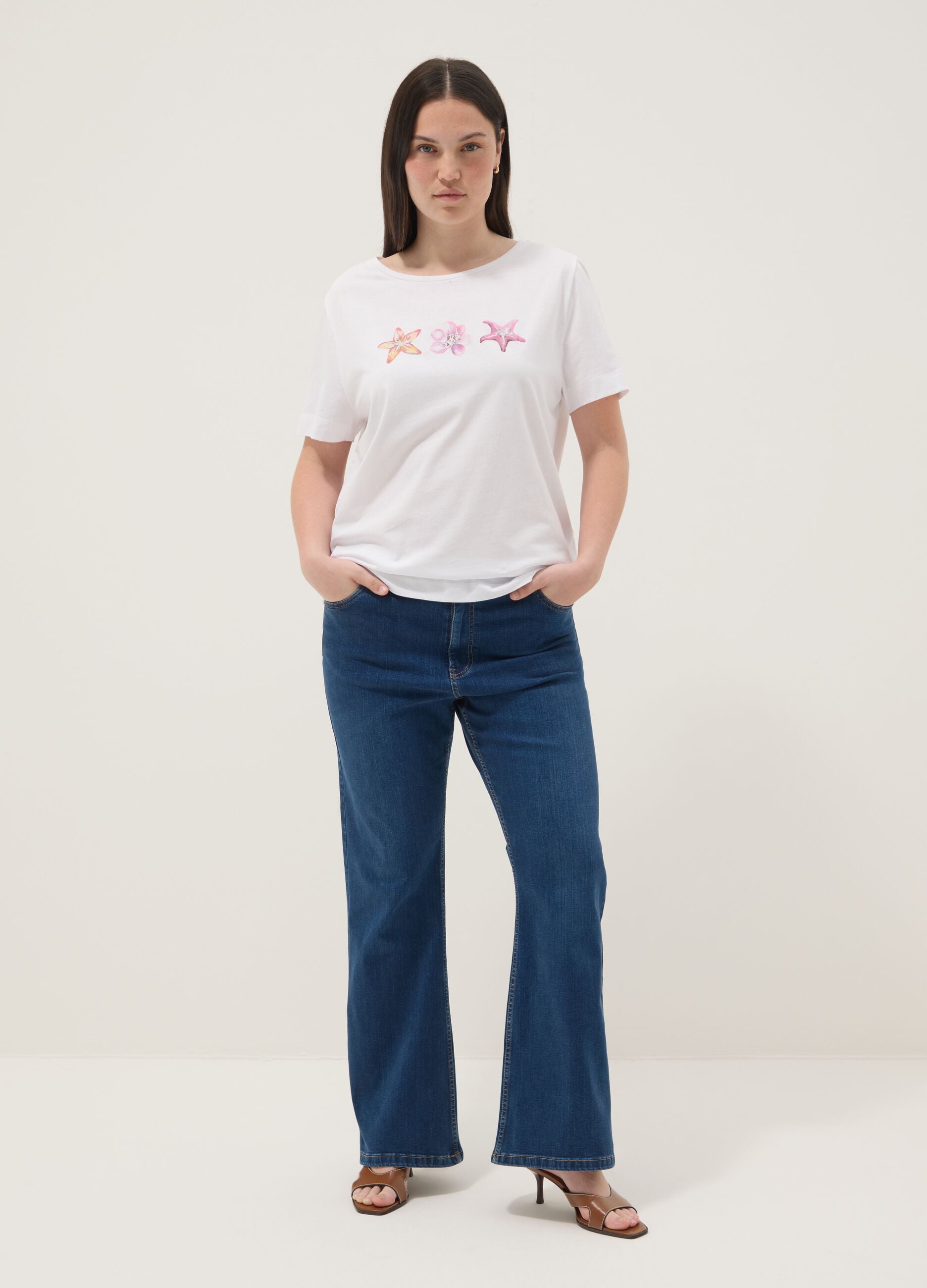 White pure cotton T-shirt with printed design, regular fit