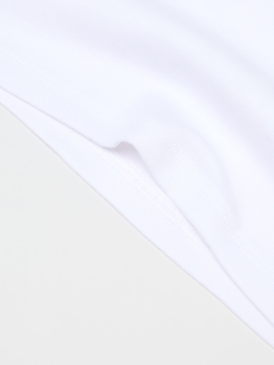 Pack of two boys' white cotton vests with a regular fit_3