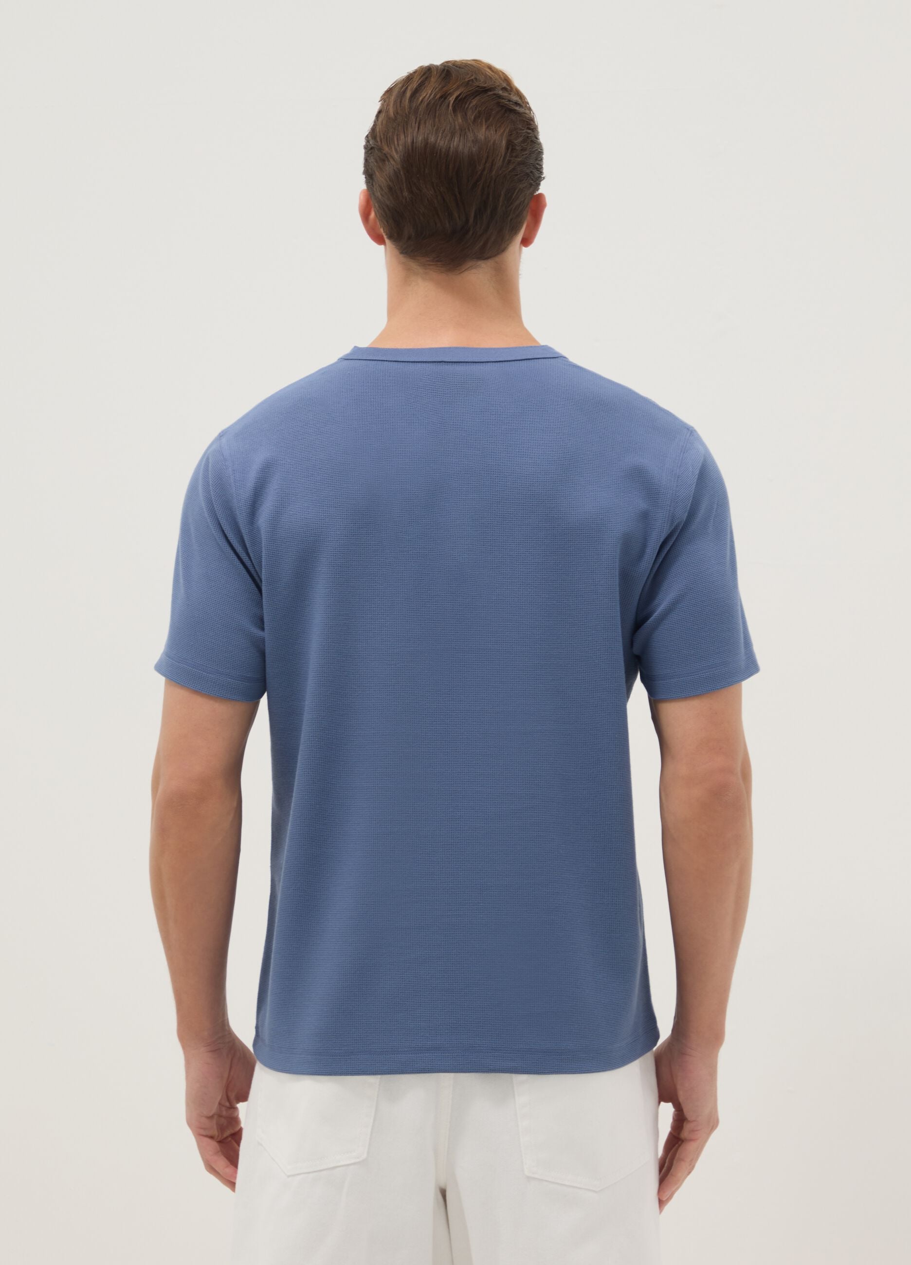 Blue short-sleeve regular fit t-shirt with seraphim collar
