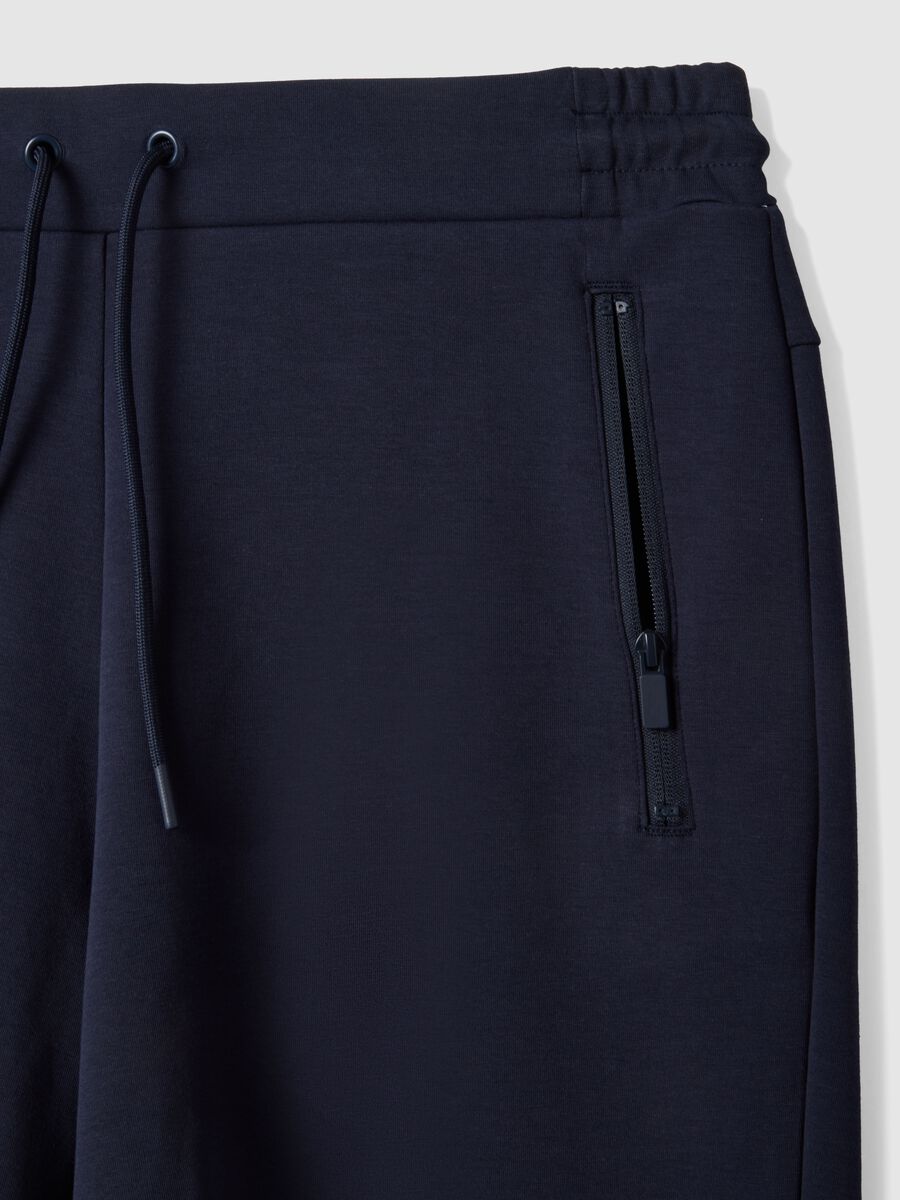Blue regular fit stretch cotton blend shorts_5