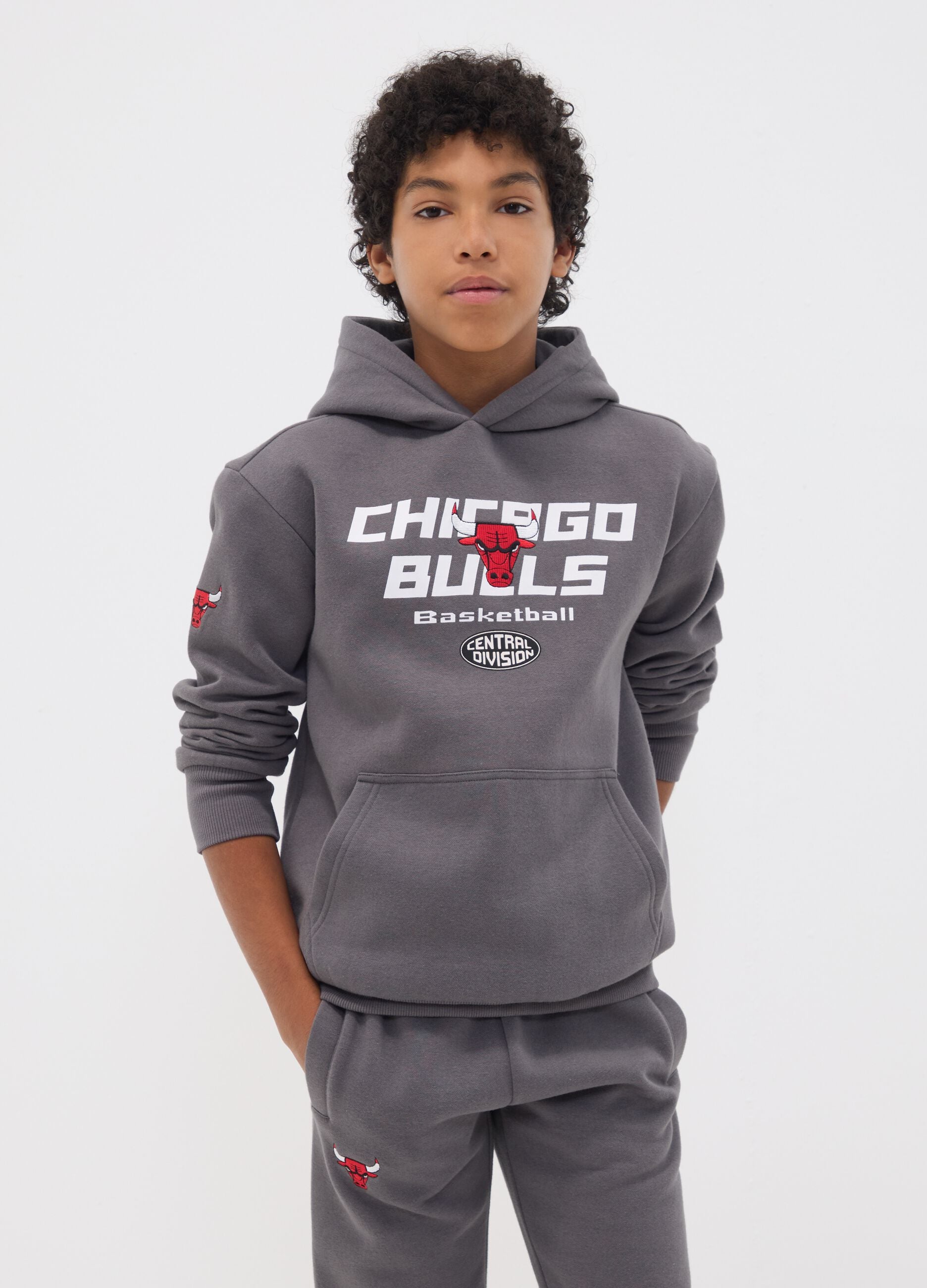 Grey cotton-blend hooded sweatshirt with Chicago Bulls print for boys
