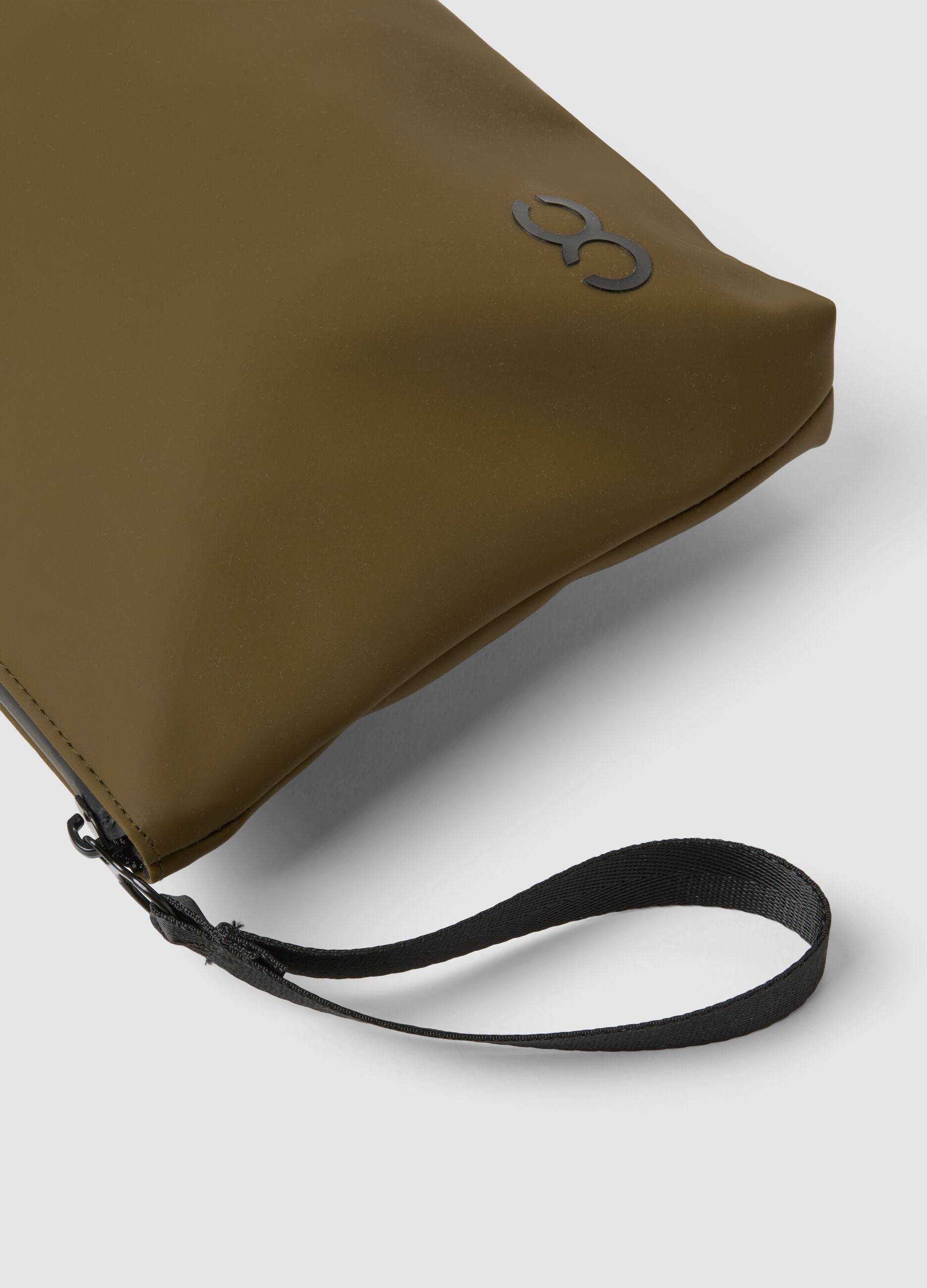 Green wristlet pouch with zip