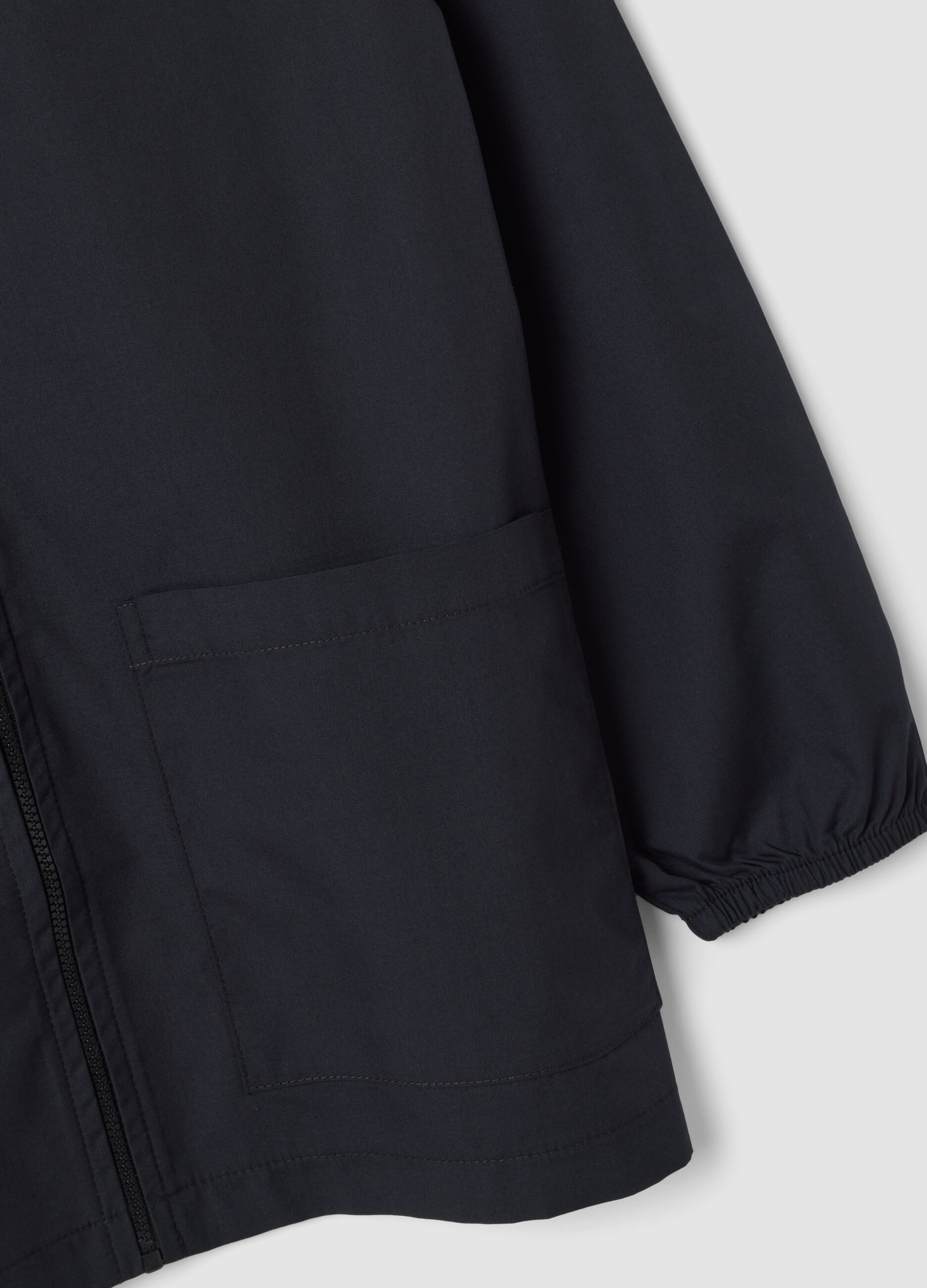 2-pack of black school smocks with zip and white collar
