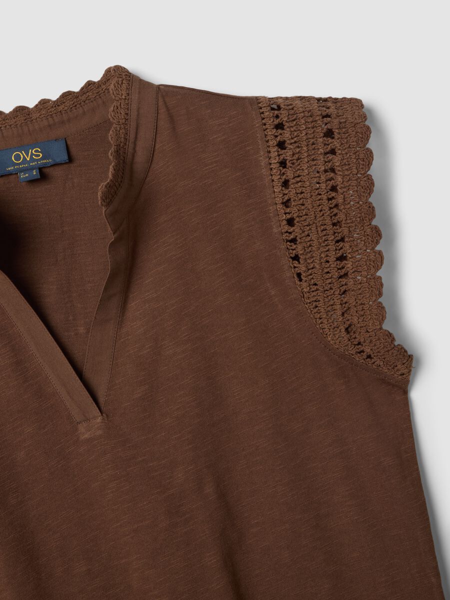 Brown pure cotton T-shirt with crochet details, regular fit_5