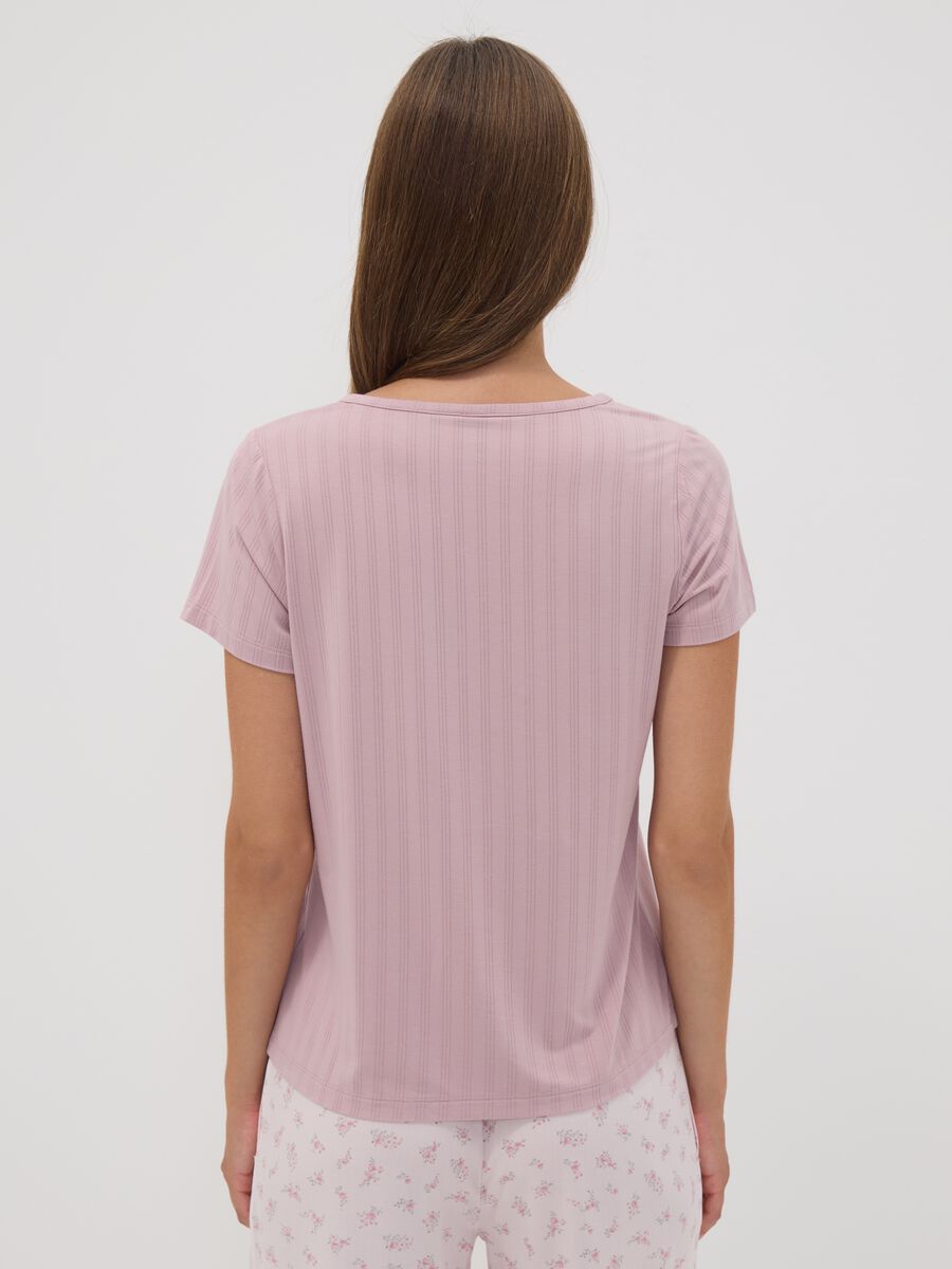 Purple stretch viscose pyjama T-shirt with V-neck_3