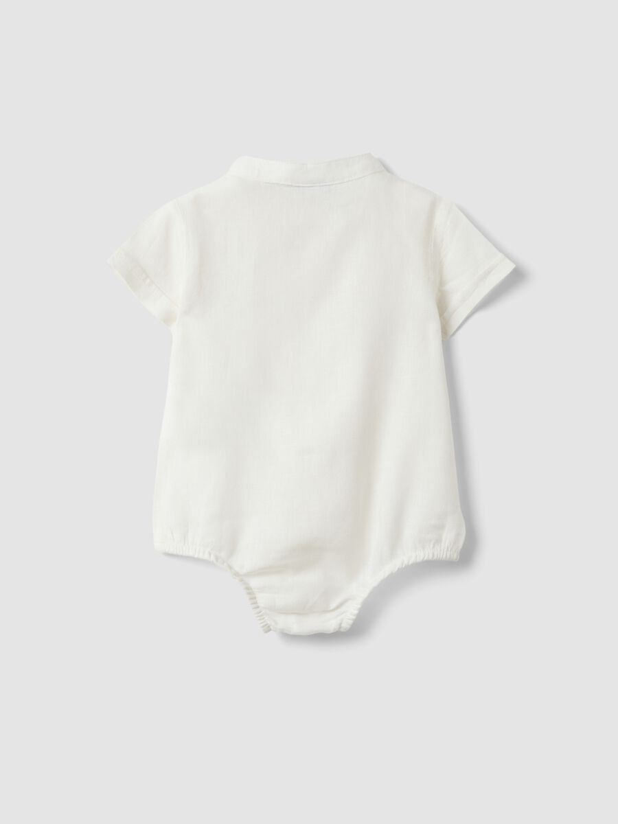 Body bianco in misto lino e viscosa con collo coreano_1