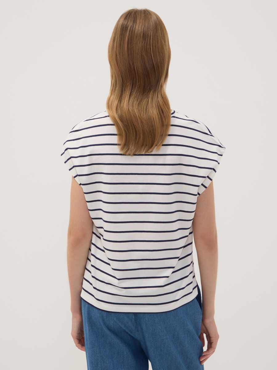 White pure cotton T-shirt with blue stripes, regular fit_3