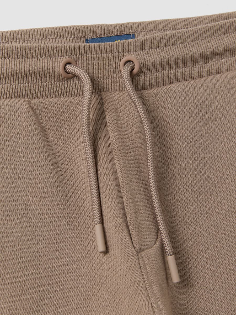 Beige organic cotton comfort-fit joggers for boys_3