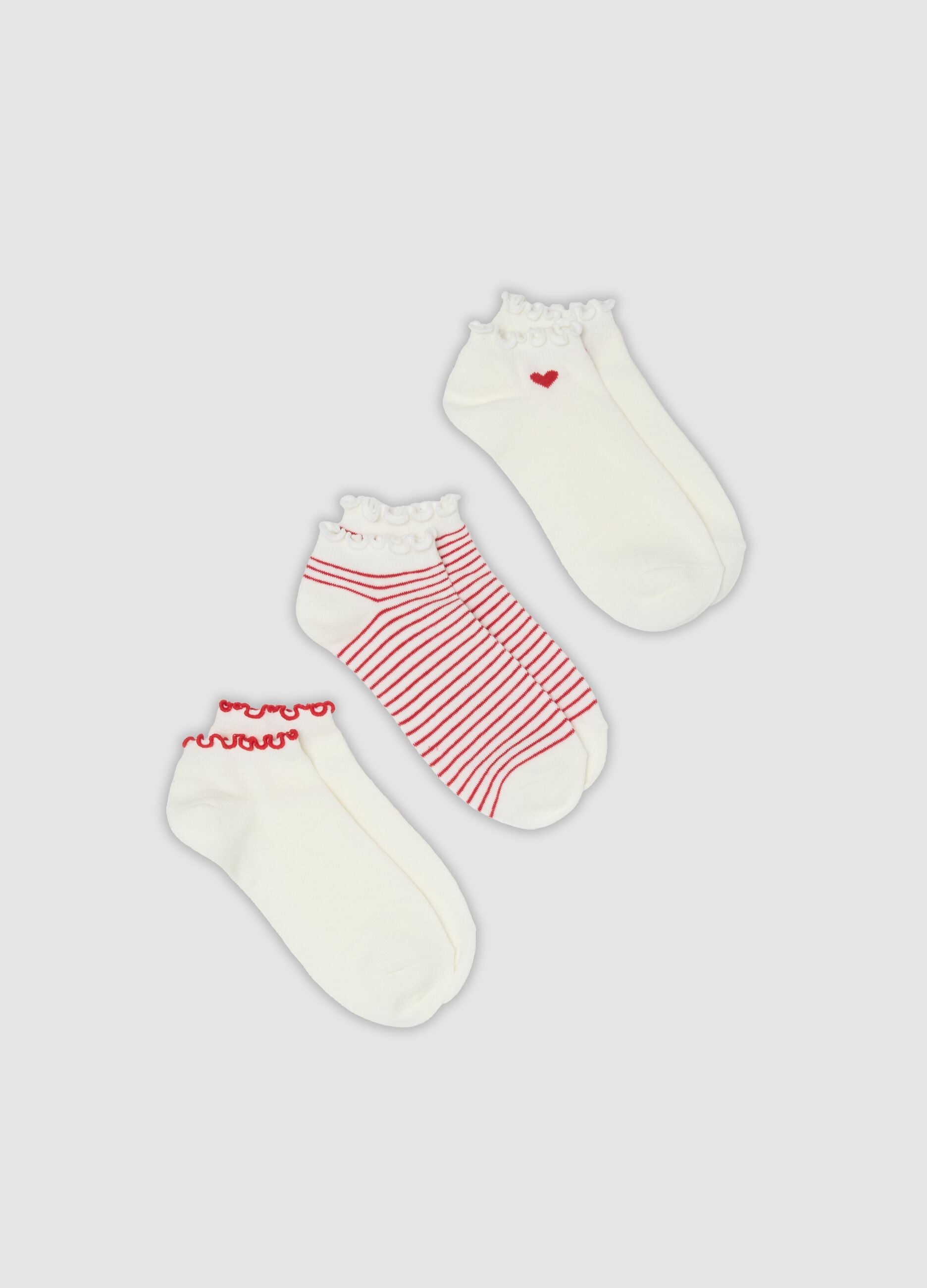 3-pack of white organic cotton-blend socks with scalloped trim