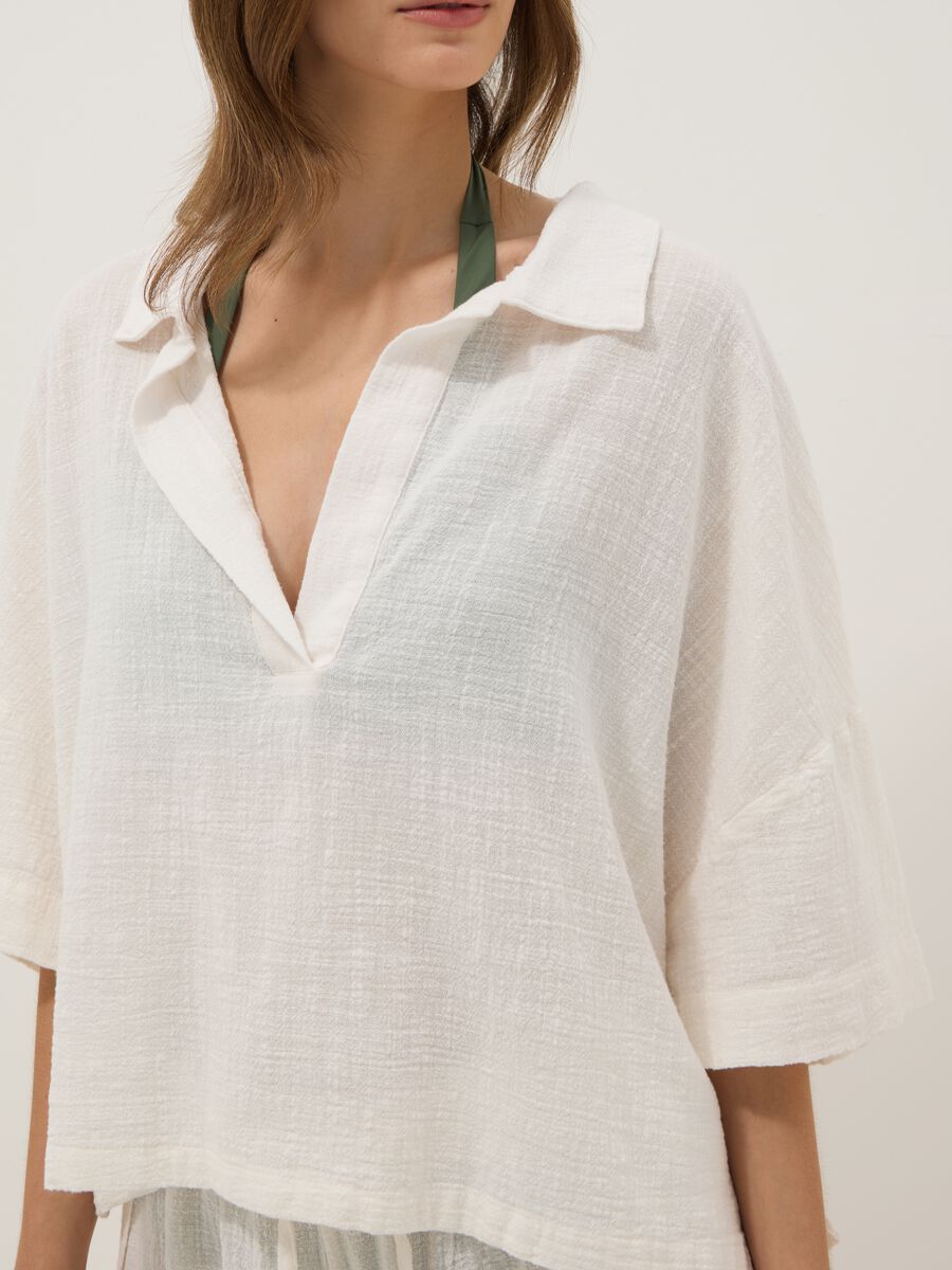 Short white pure cotton kaftan with V-neck_3