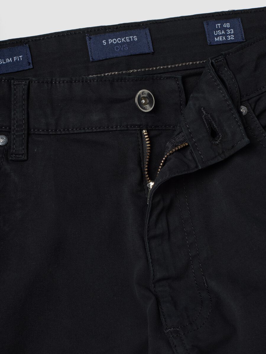 Pantaloni neri in twill di cotone elasticizzato slim fit_1