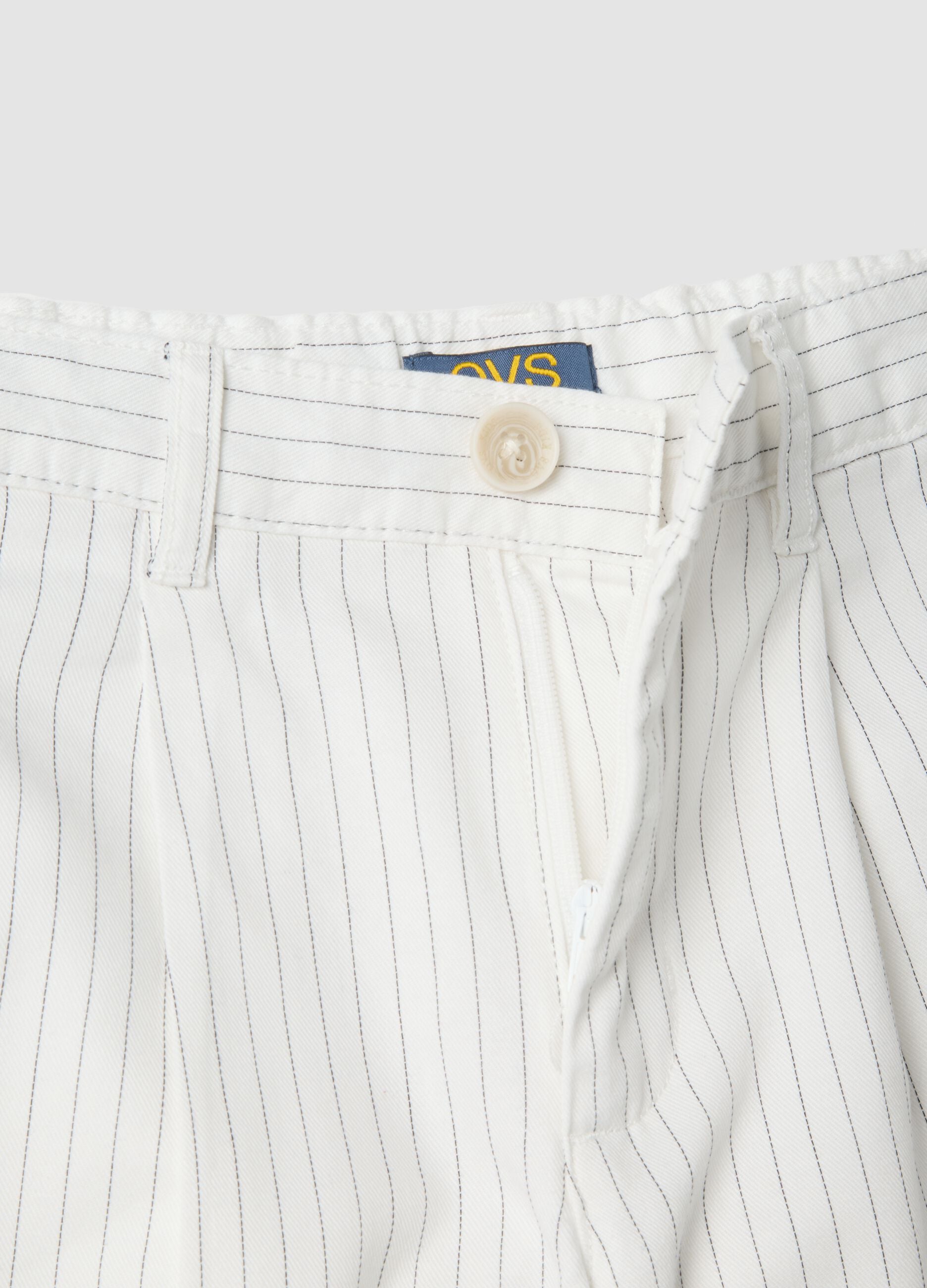 Boys&rsquo; white striped pure cotton shorts, regular fit