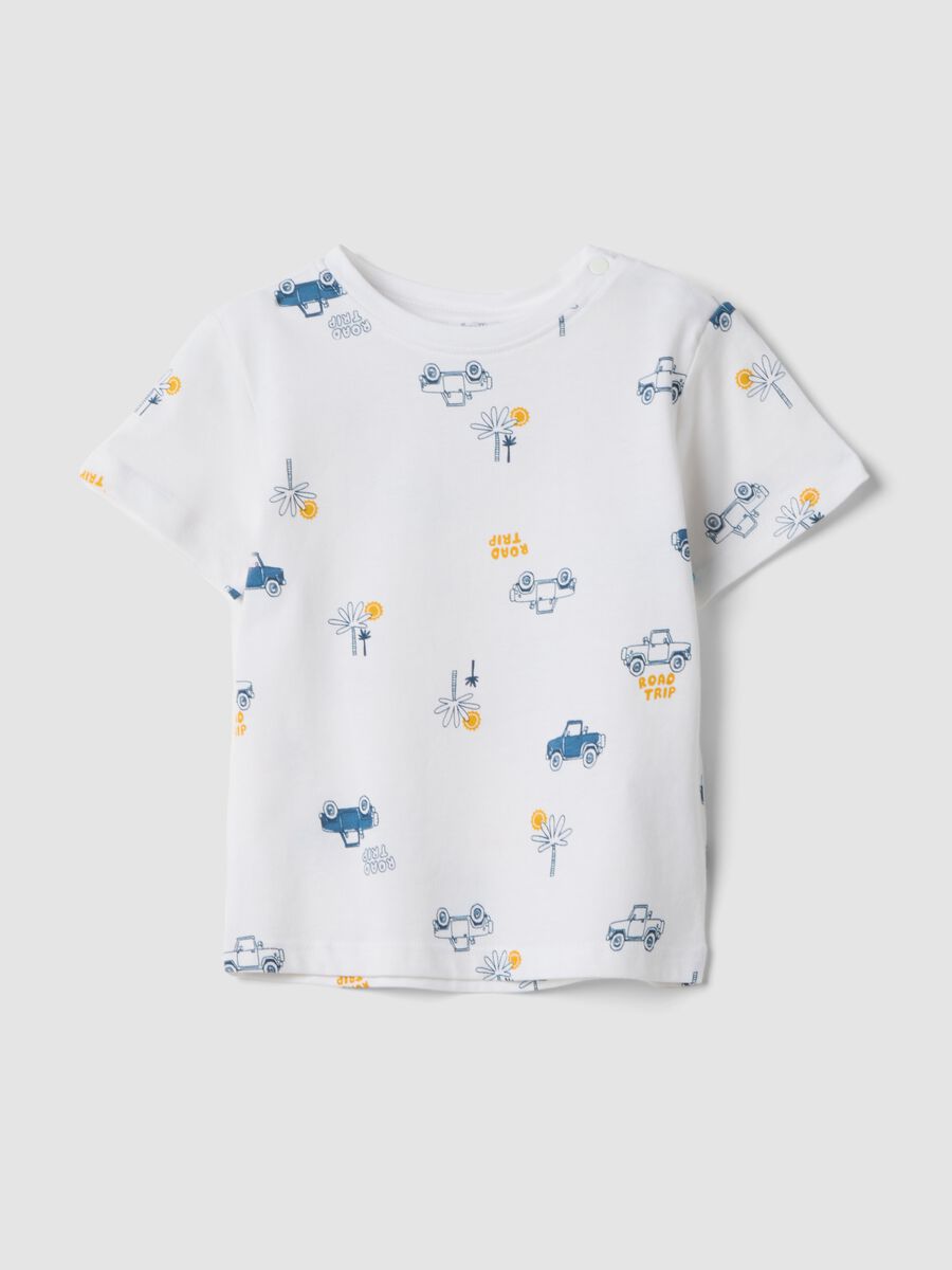 T-shirt bianca in puro cotone organico da bimbo con stampa macchinine_0
