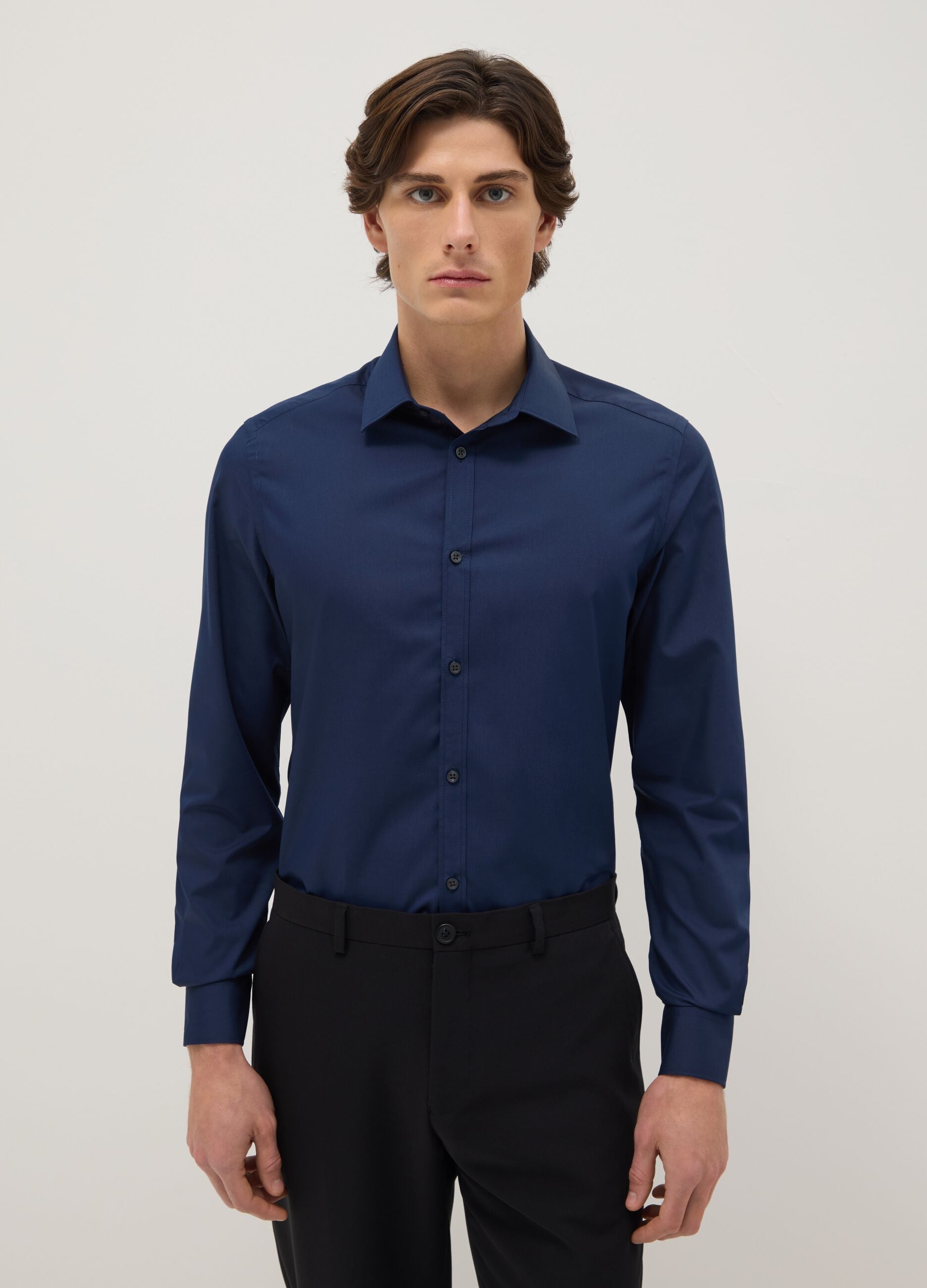 Blue cotton blend slim fit easy iron shirt