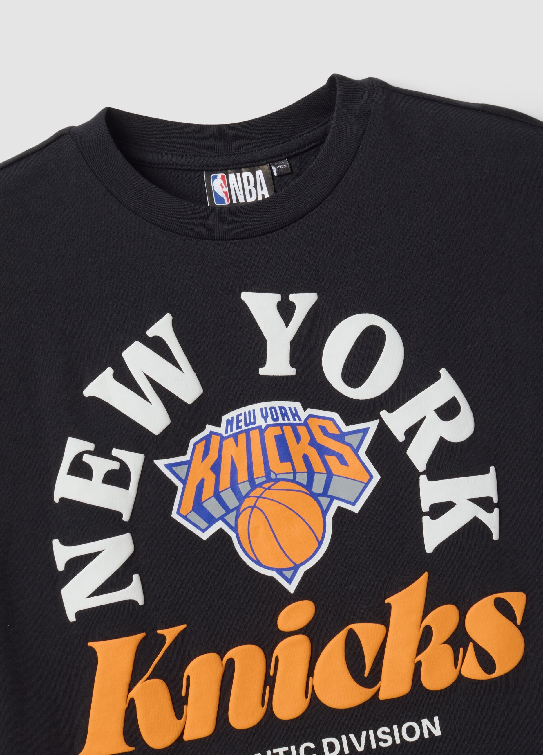 Black pure cotton T-shirt with New York Knicks print for boys