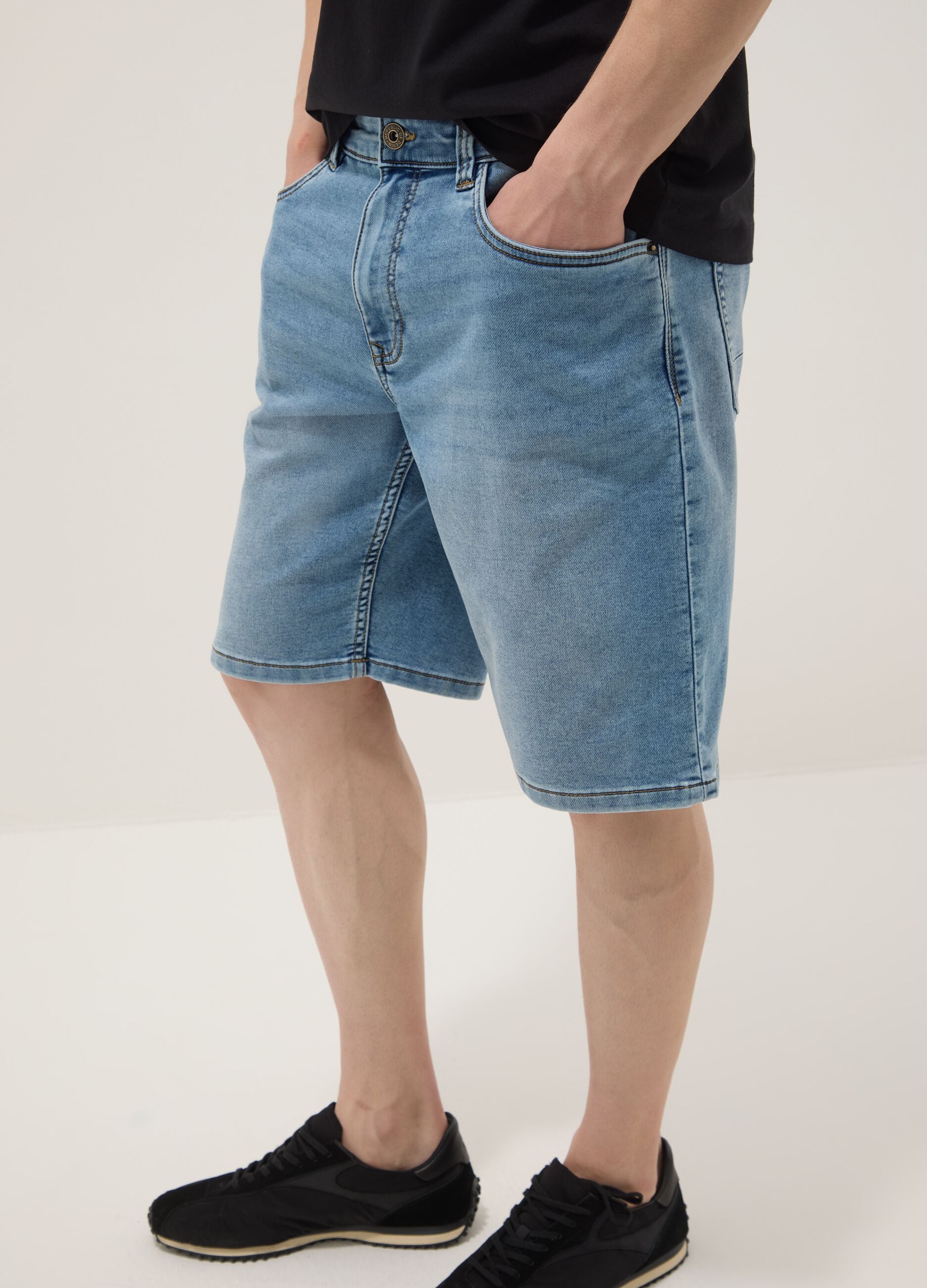 Shorts denim blu in misto cotone elasticizzato regular fit