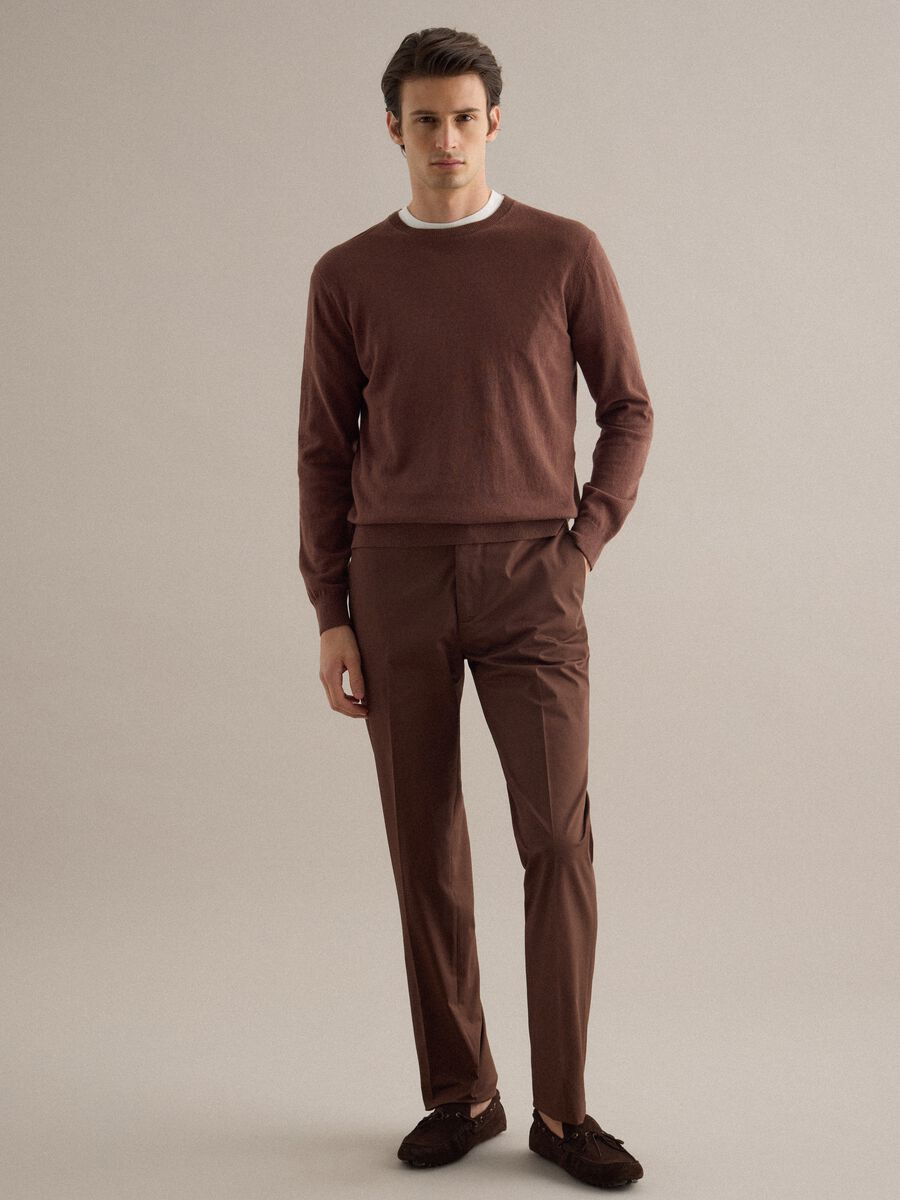 Pantaloni in cotone elasticizzato marroni regular fit_0