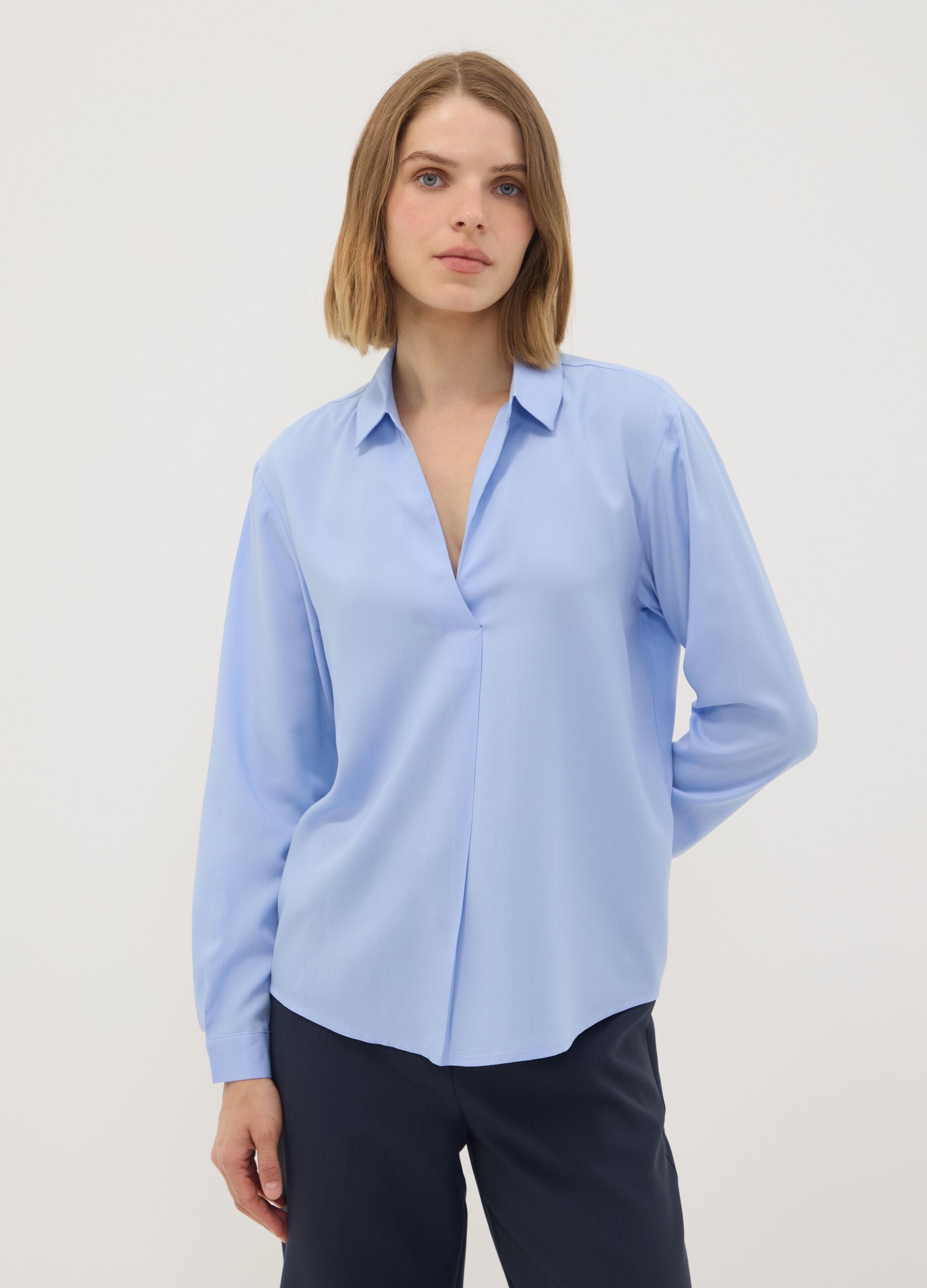 Light blue pure viscose shirt with classic collar, regular fit