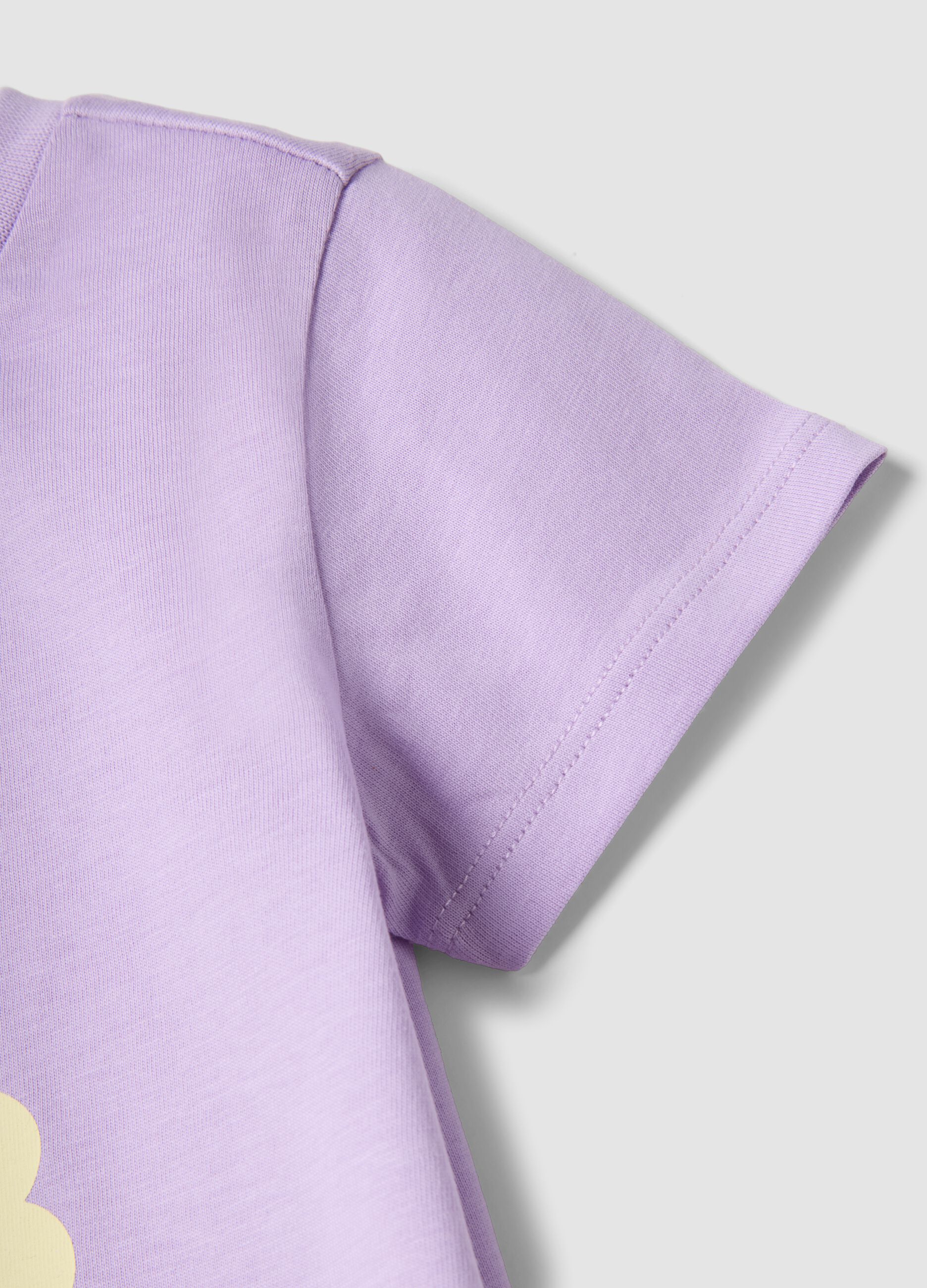 Girls' regular fit violet pure cotton T-shirt with floral print