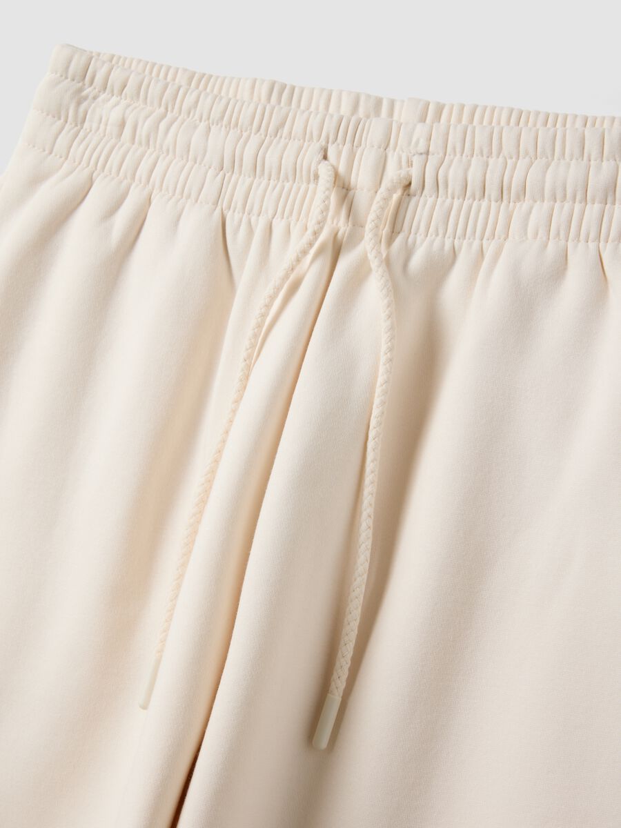 White cotton-blend joggers with elasticated waistband, regular fit_5