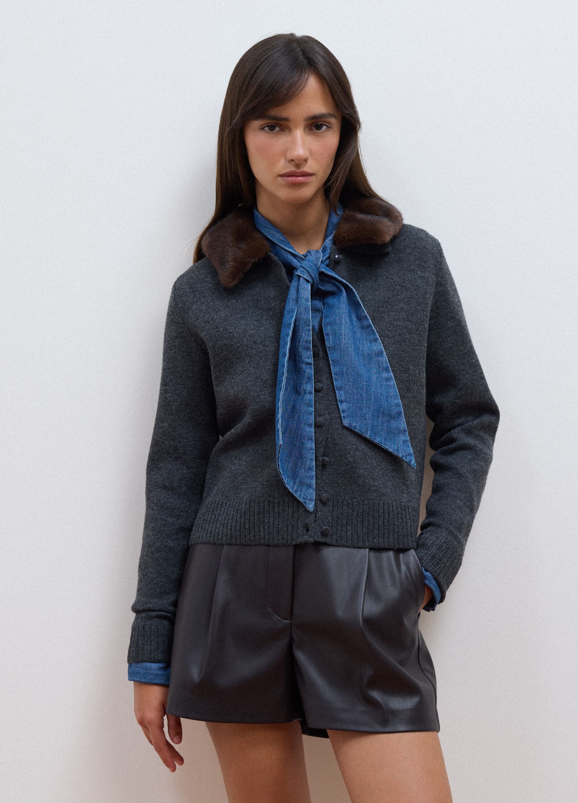 Grey cardigan with contrast collar, regular fit