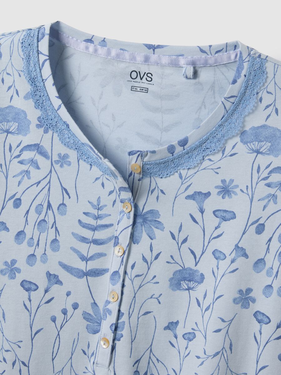 Camicia da notte azzurra in puro cotone con scollo serafino_5