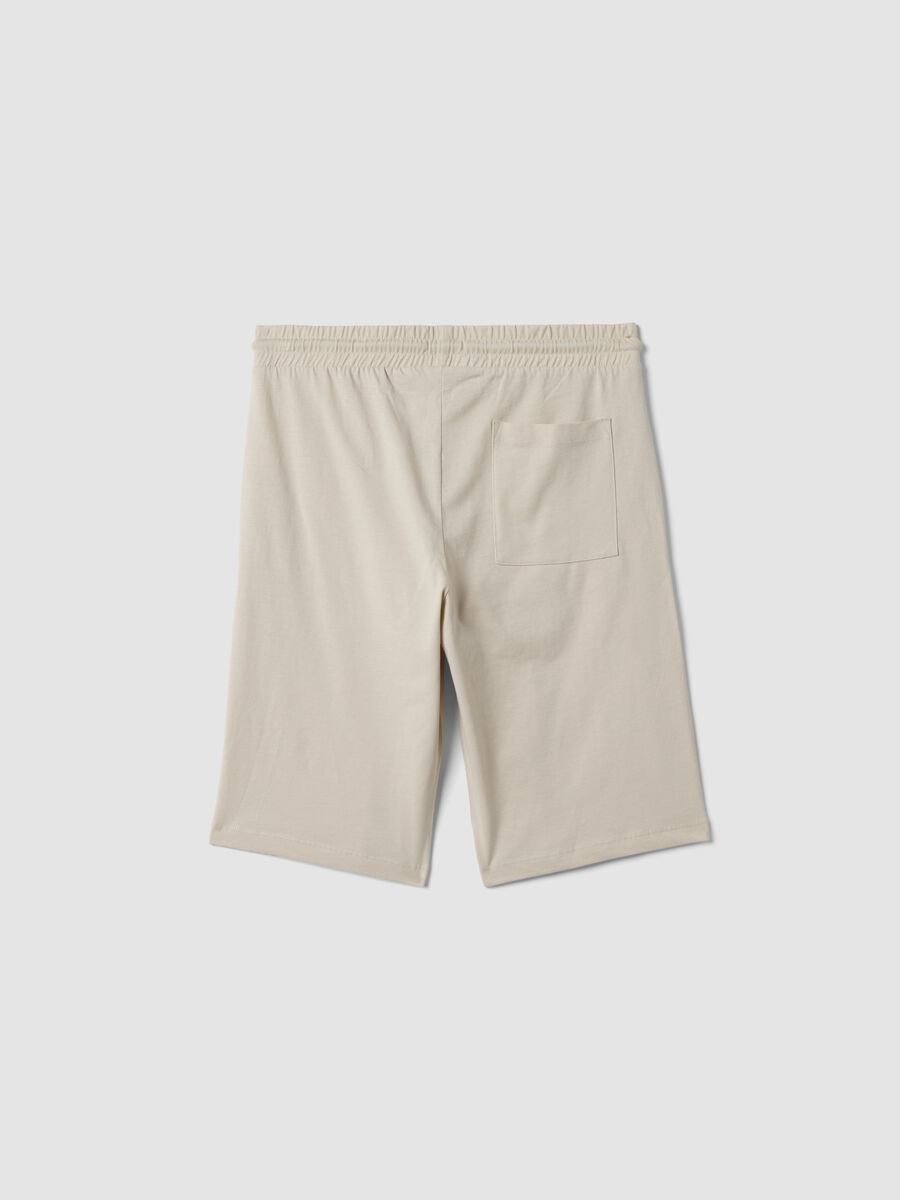 Bermuda beige in cotone organico con vita elasticizzata_4