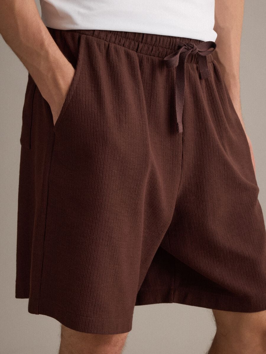 Brown cotton-blend jogger shorts with drawstring, relaxed fit_3