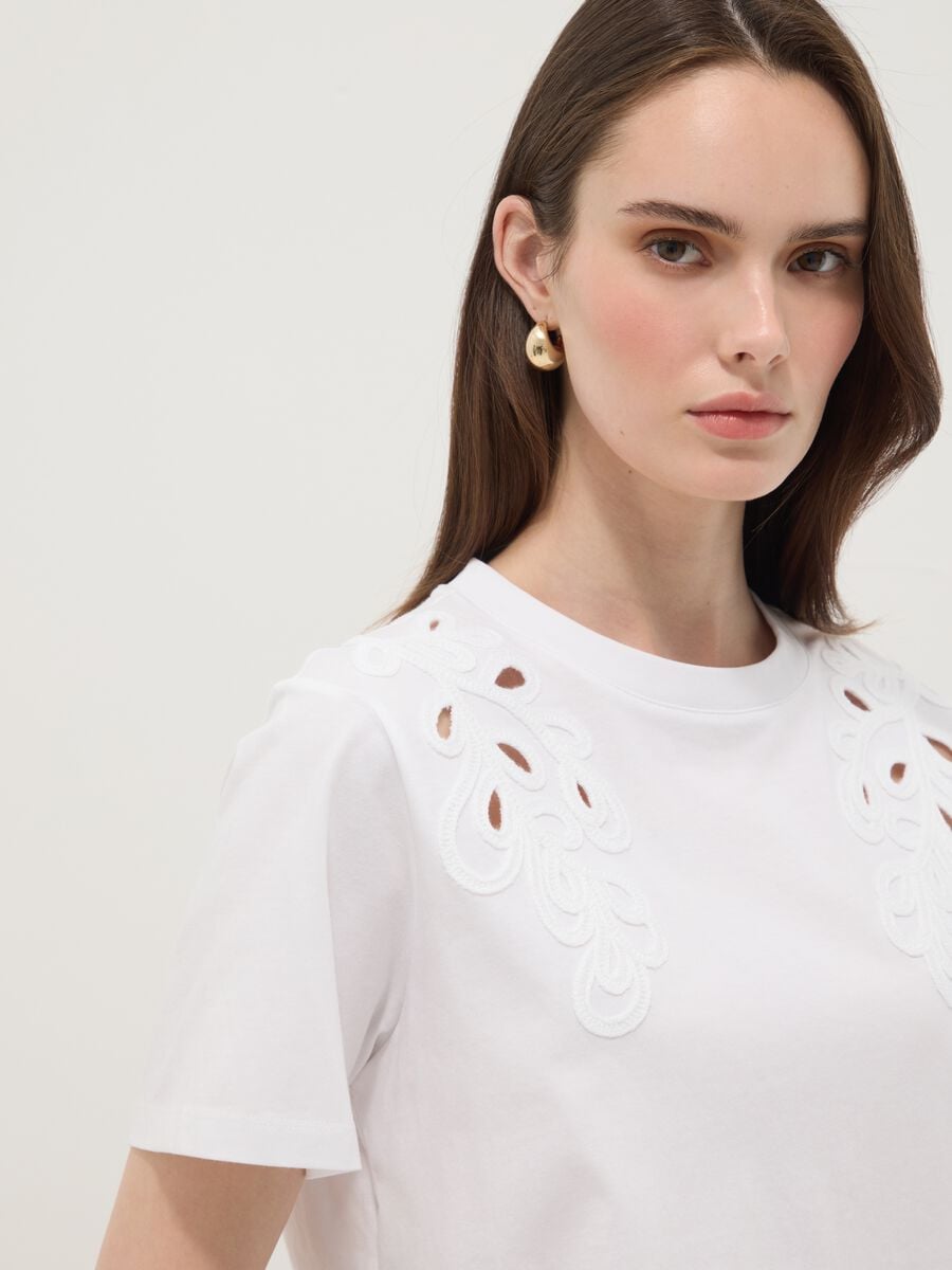 White pure cotton T-shirt with embroidery, regular fit_2