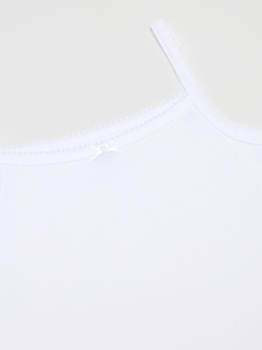 Pack of white girl's vests in pure cotton regular fit_3
