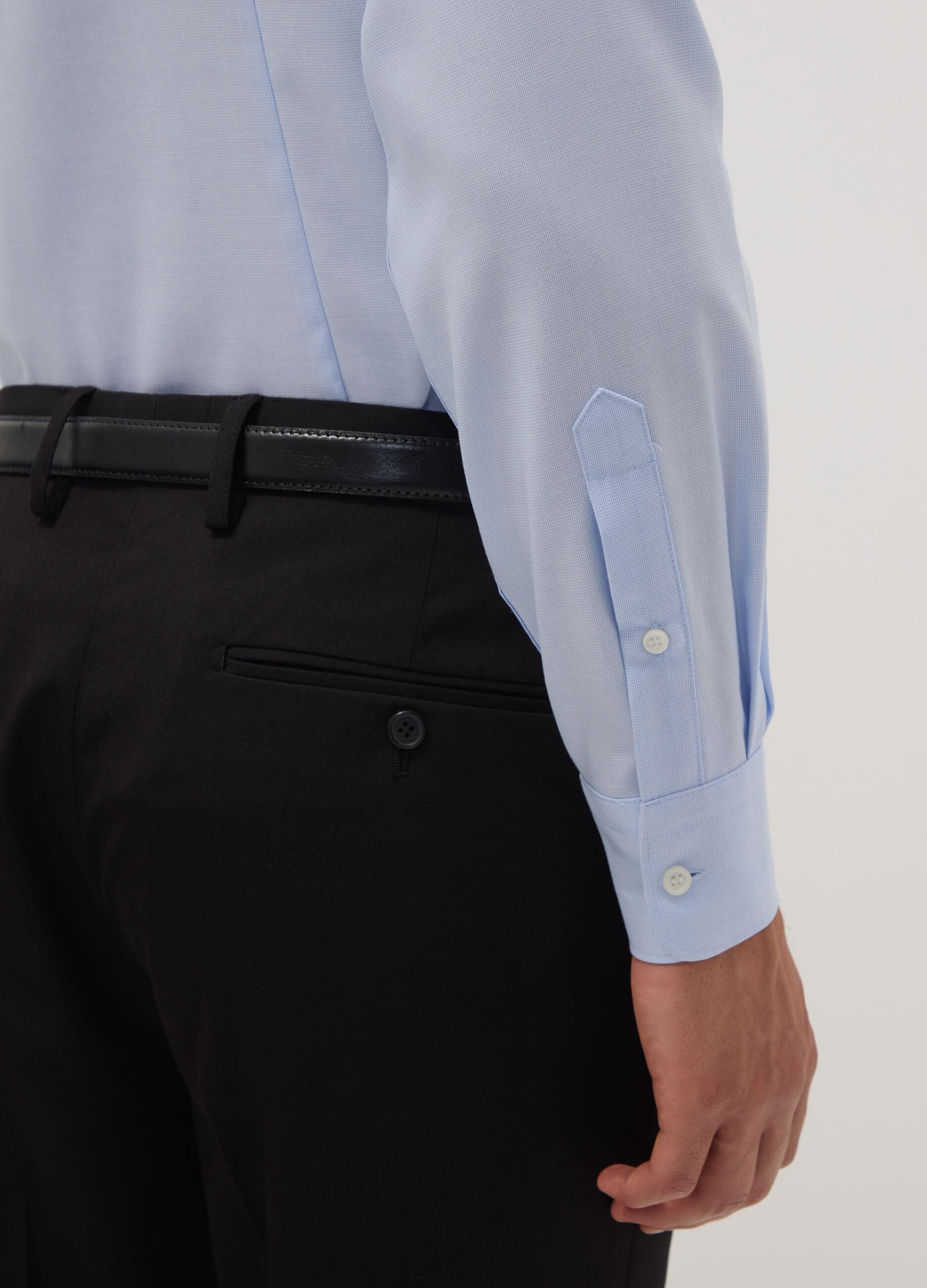 Light blue pure cotton shirt with classic collar, slim fit, non-iron