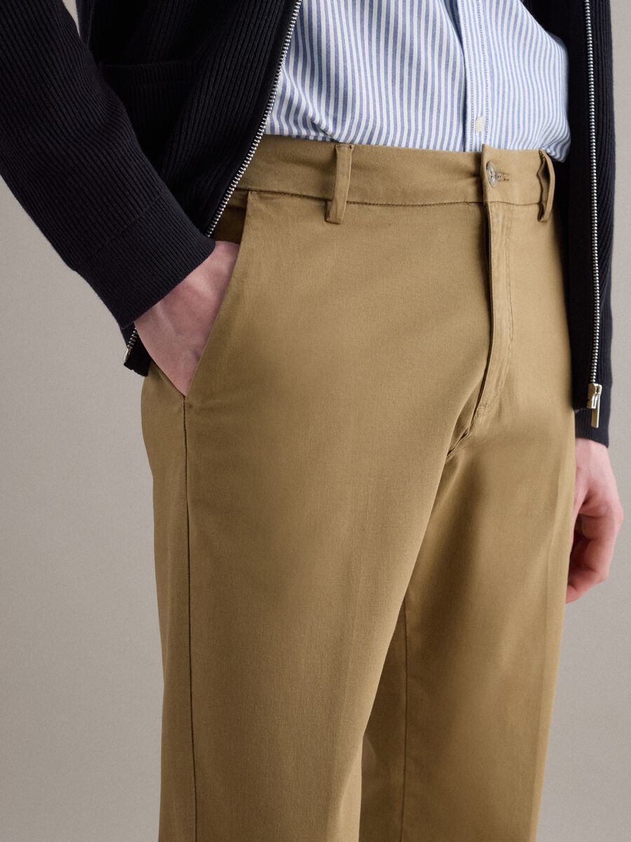 Pantaloni chino marrone in cotone elasticizzato slim fit_3