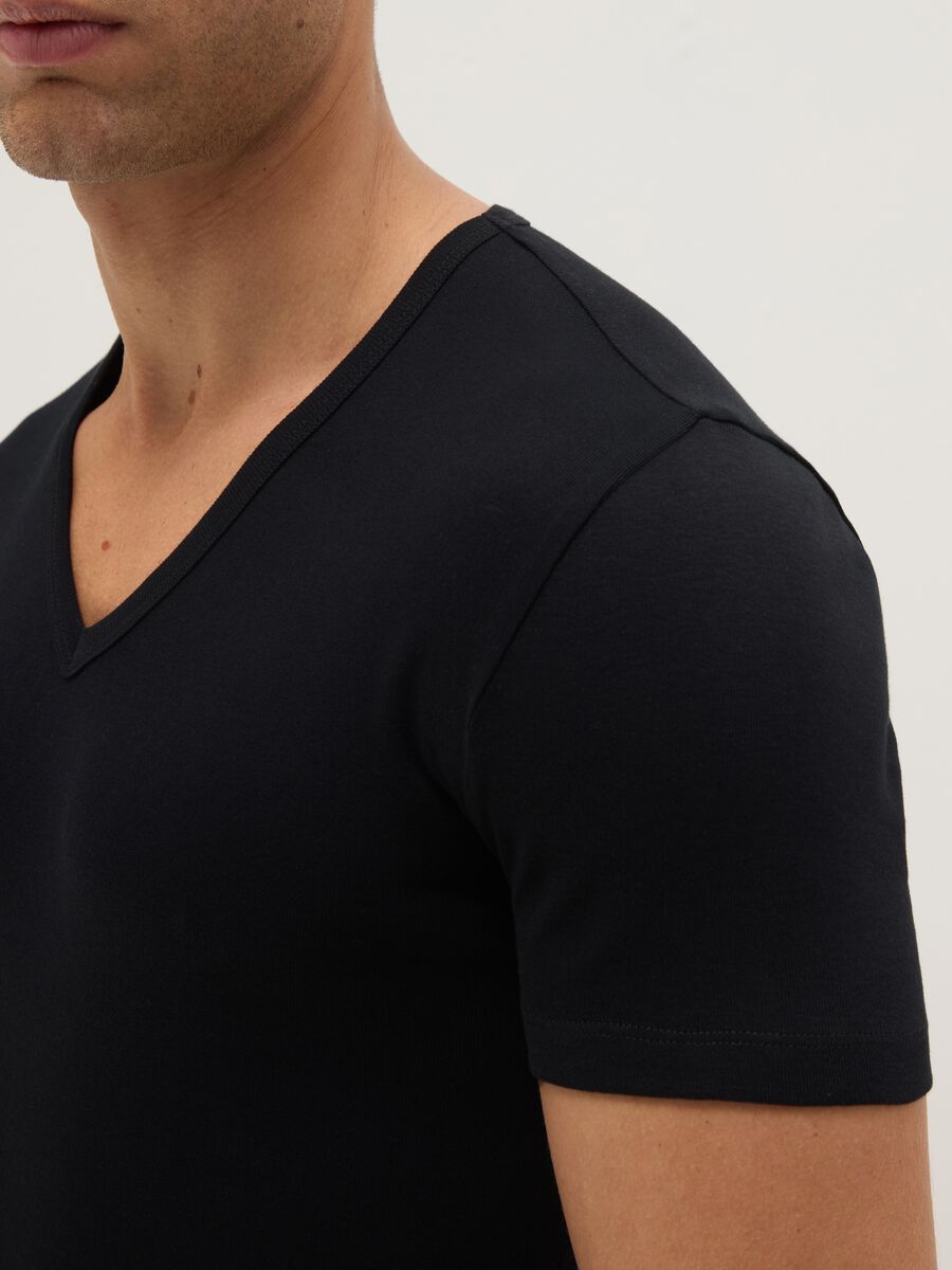 Bipack T-shirt in puro cotone organico nero deep V regular fit_3
