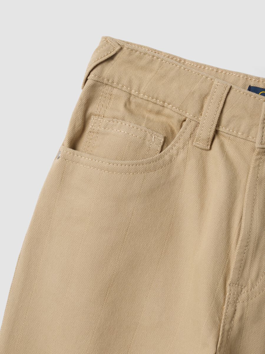 Beige relaxed-fit stretch cotton trousers for boys_3