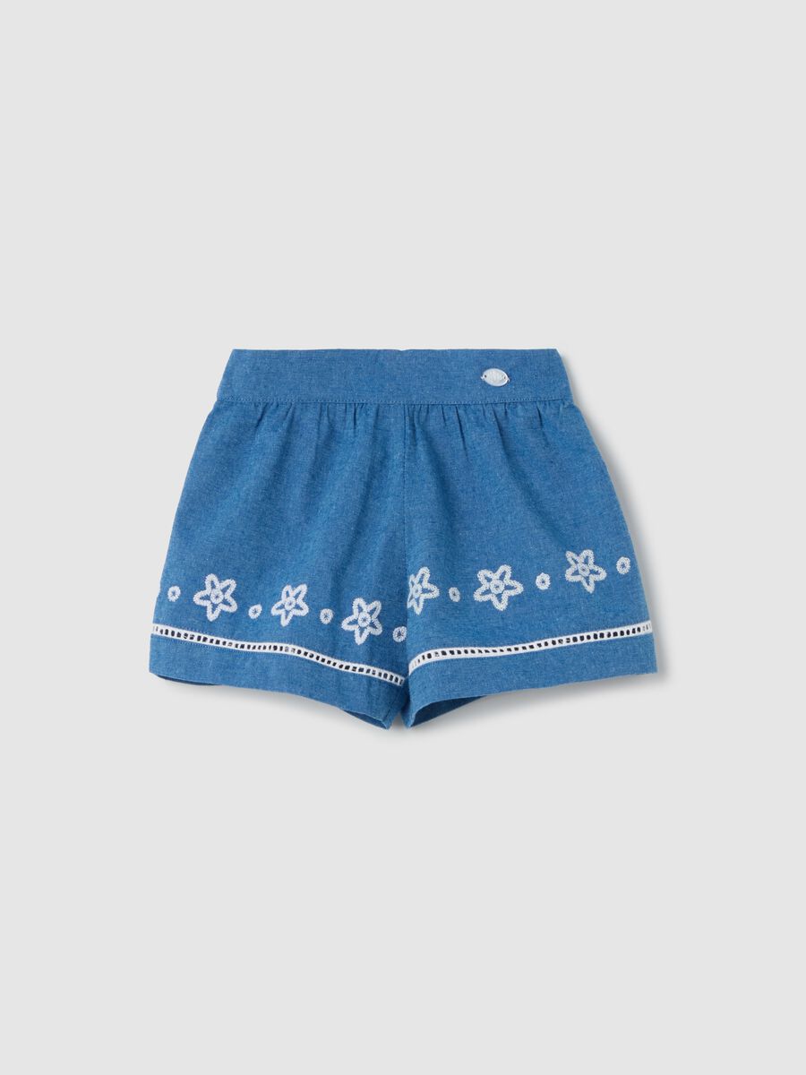 Shorts in cotone con ricamo floreale _0