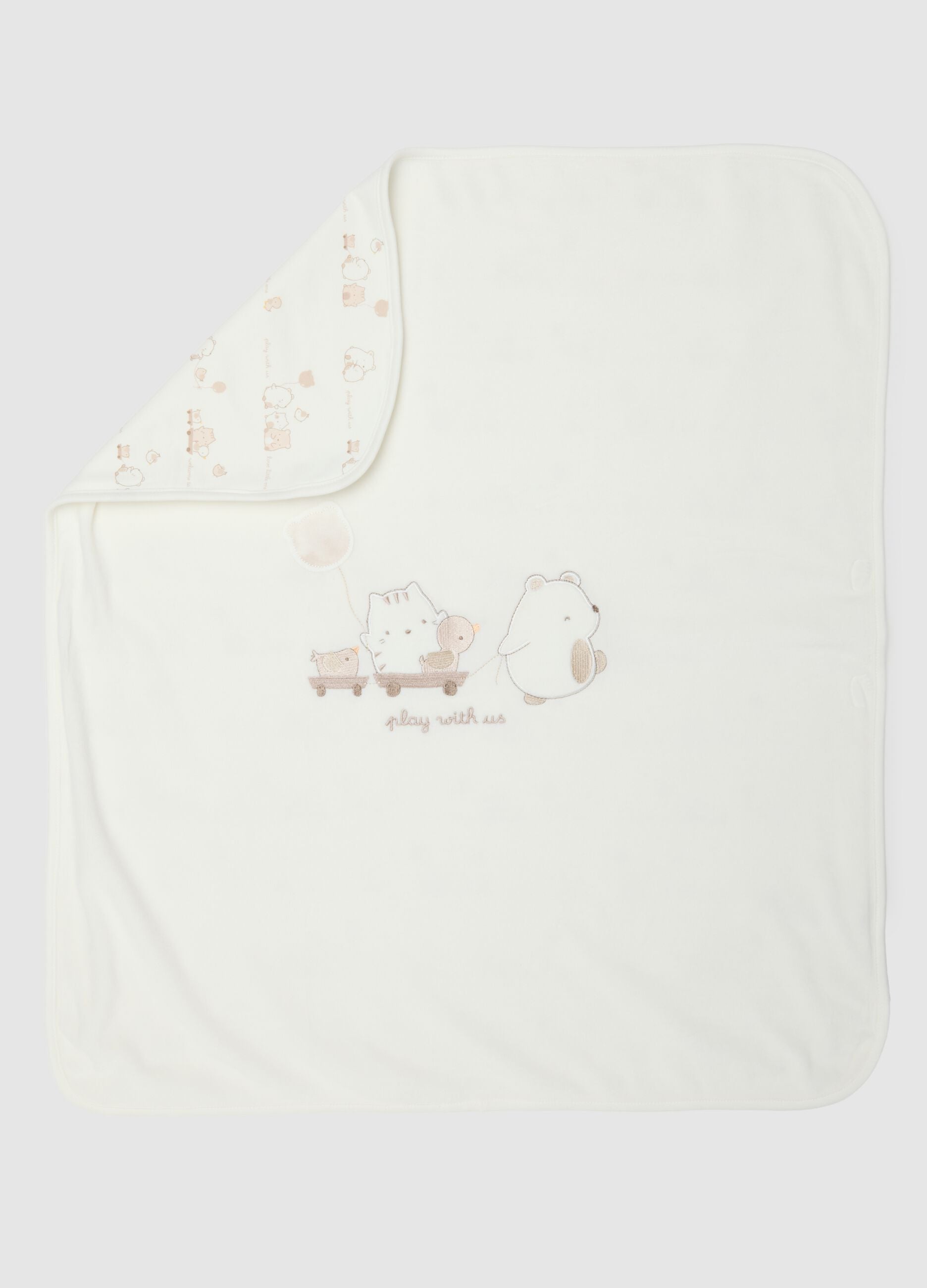 White baby blanket made of cotton blend with decorations