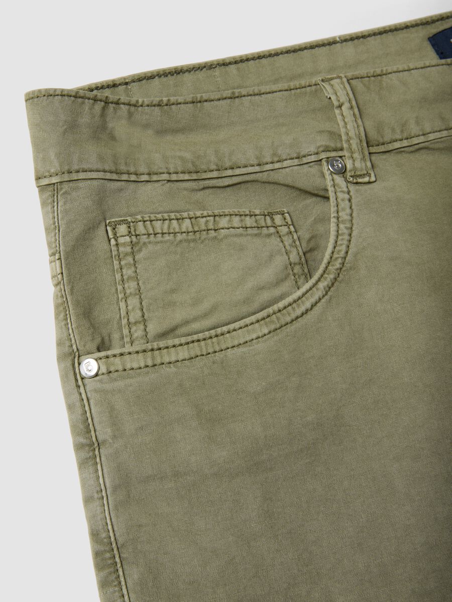 Green regular-fit stretch cotton Bermuda shorts_5
