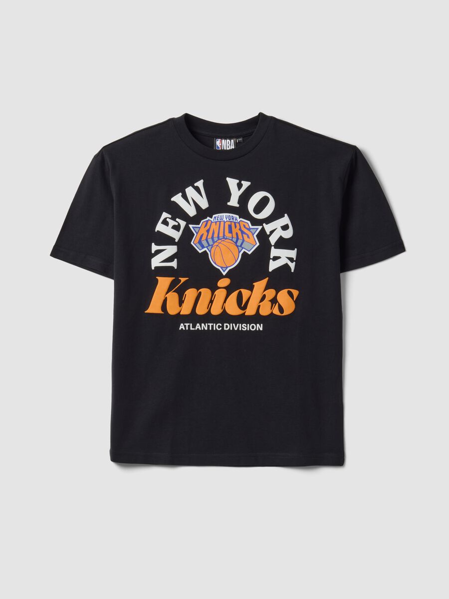 Black pure cotton T-shirt with New York Knicks print for boys_3