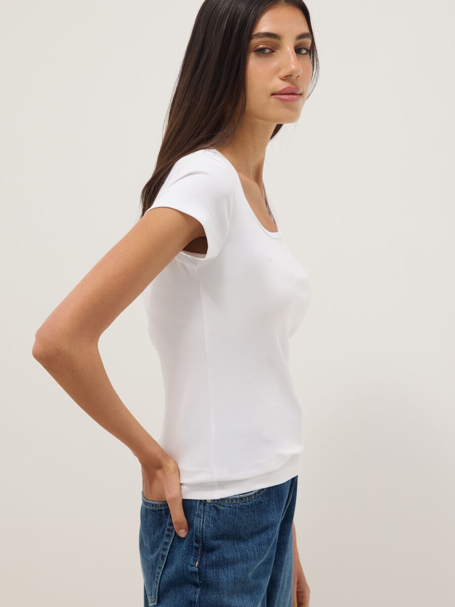 White fitted stretch-cotton T-shirt with square neckline_1