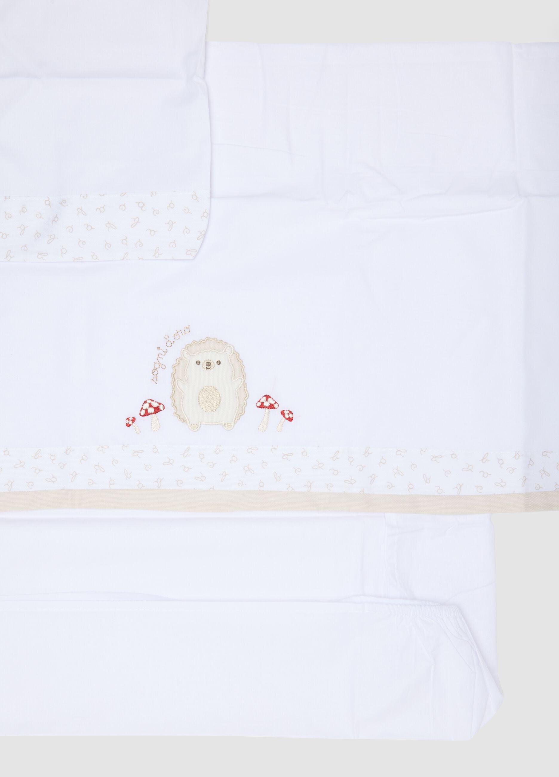 White 100% cotton baby sheet with hedgehog embroidery