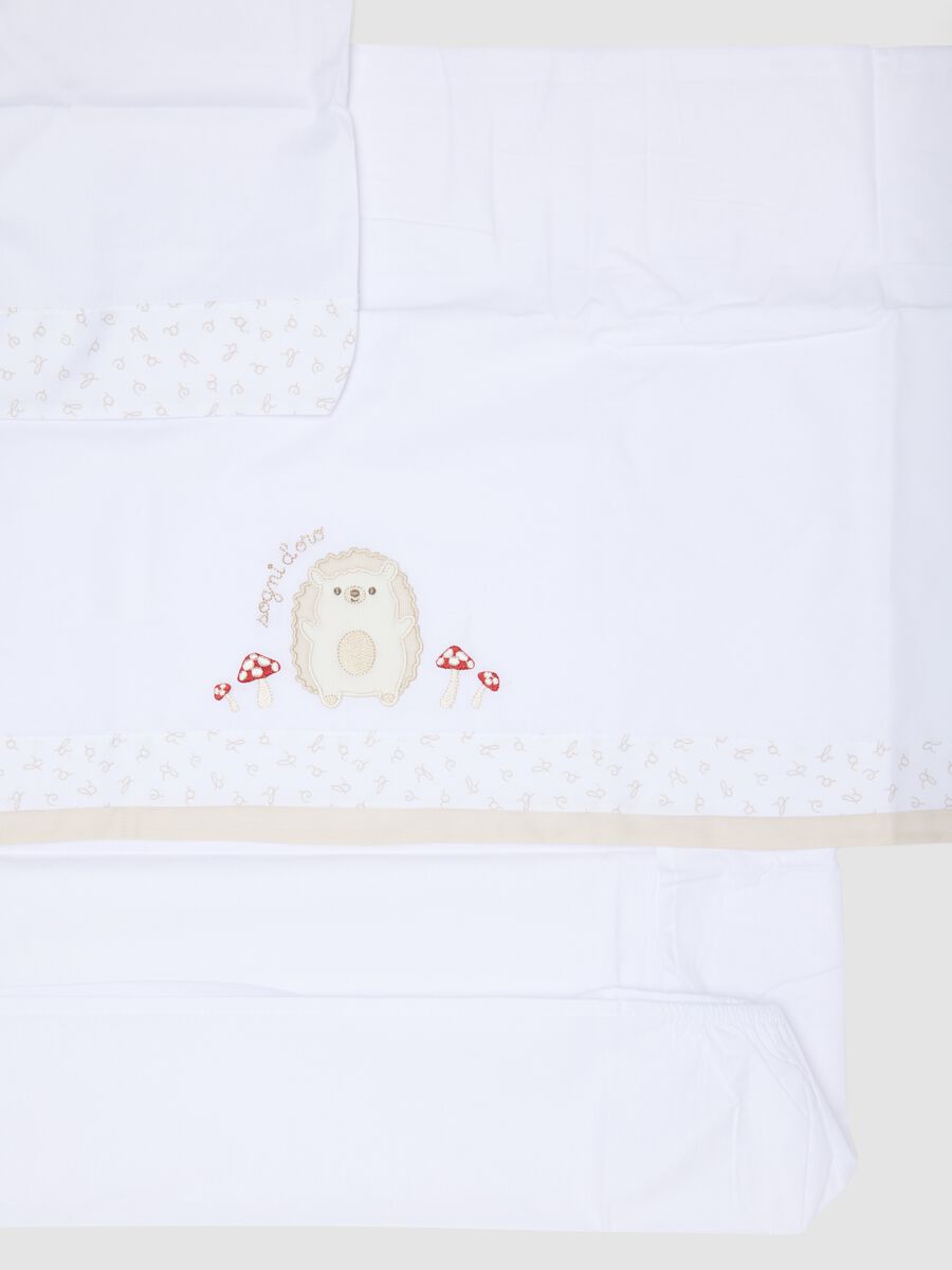 White 100% cotton baby sheet with hedgehog embroidery_2