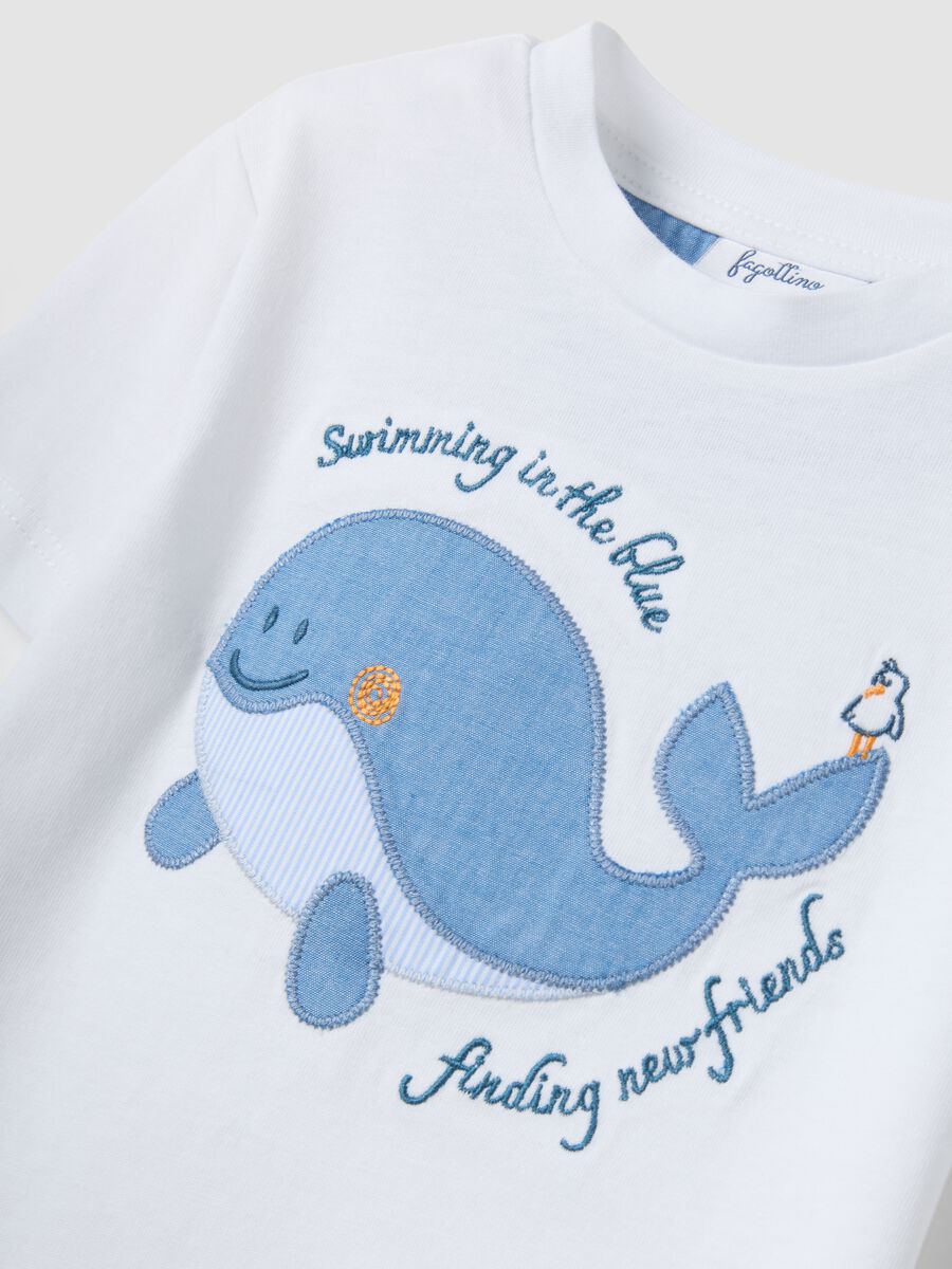 T-shirt bianca in puro cotone da bimbo con ricamo balena_2