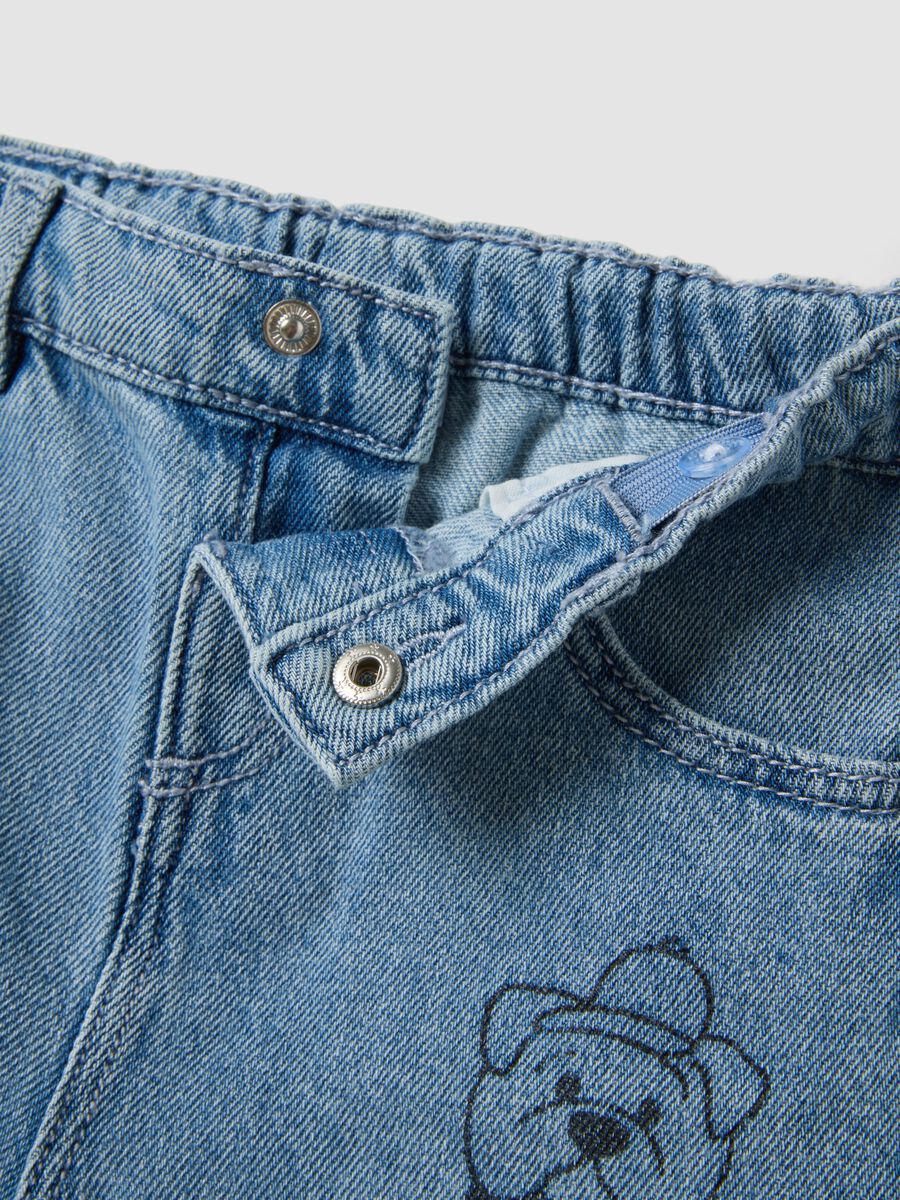 Light blue cotton-viscose blend denim jeans with college-style prints_2