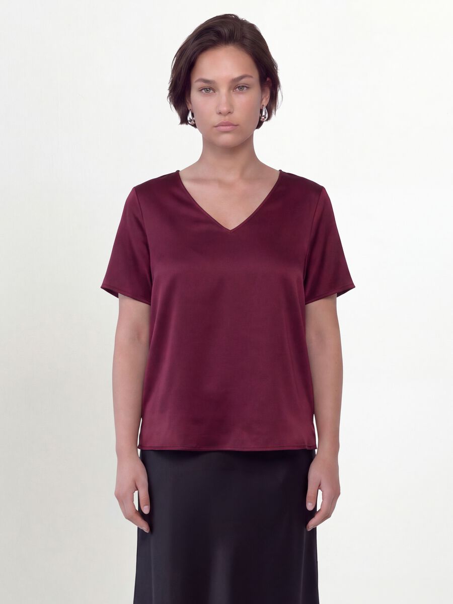 Red satin V-neck blouse in stretch fabric, regular fit_0
