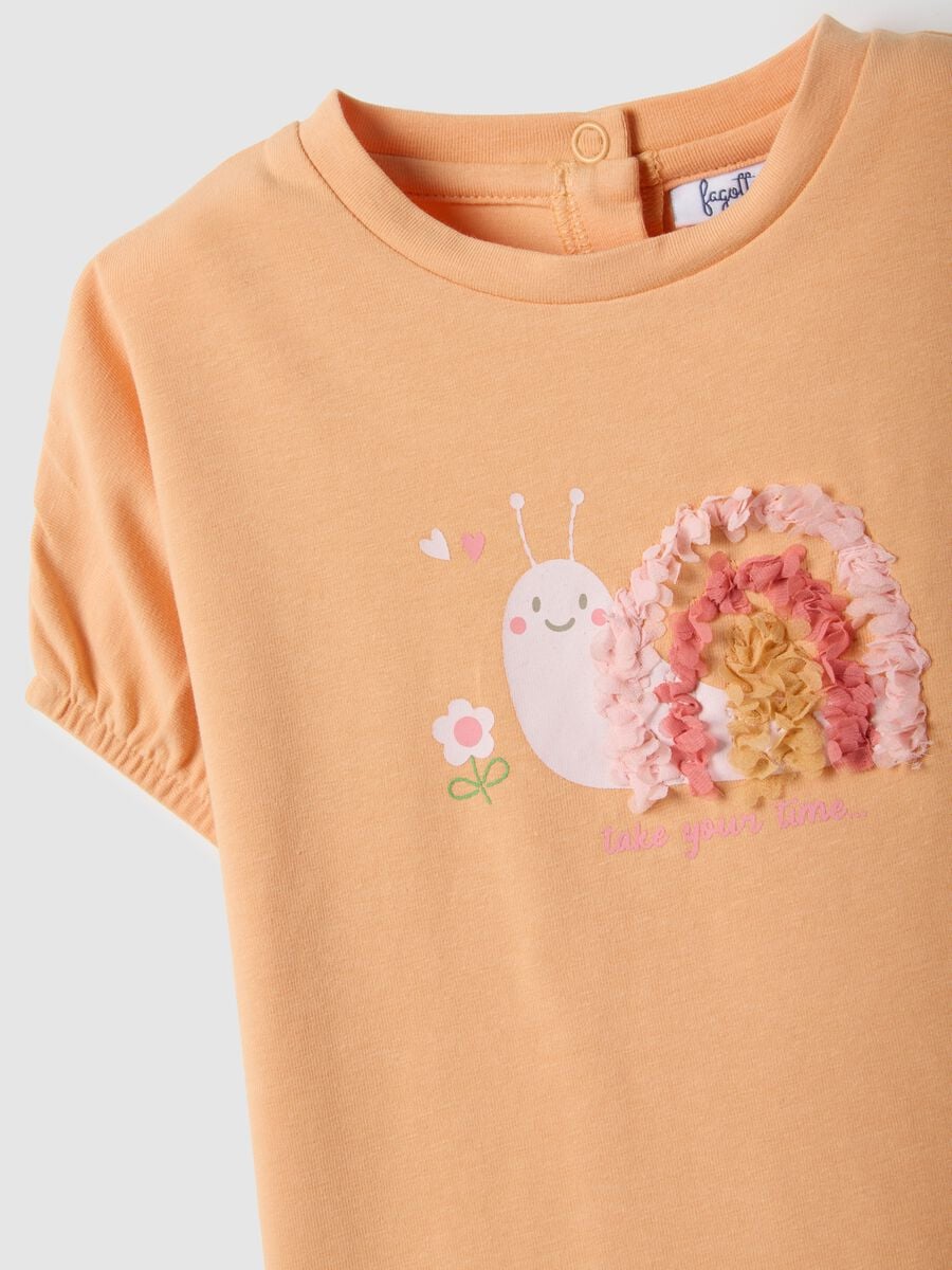 T-shirt in misto cotone arancione da bimba regular fit con ricamo_2